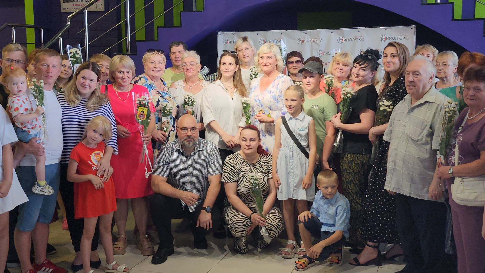 серпухов, трк б-класс, кинотеатр кинолюкс серпухов, московское шоссе, день семьи любви и верности, волонтеры твори добро,