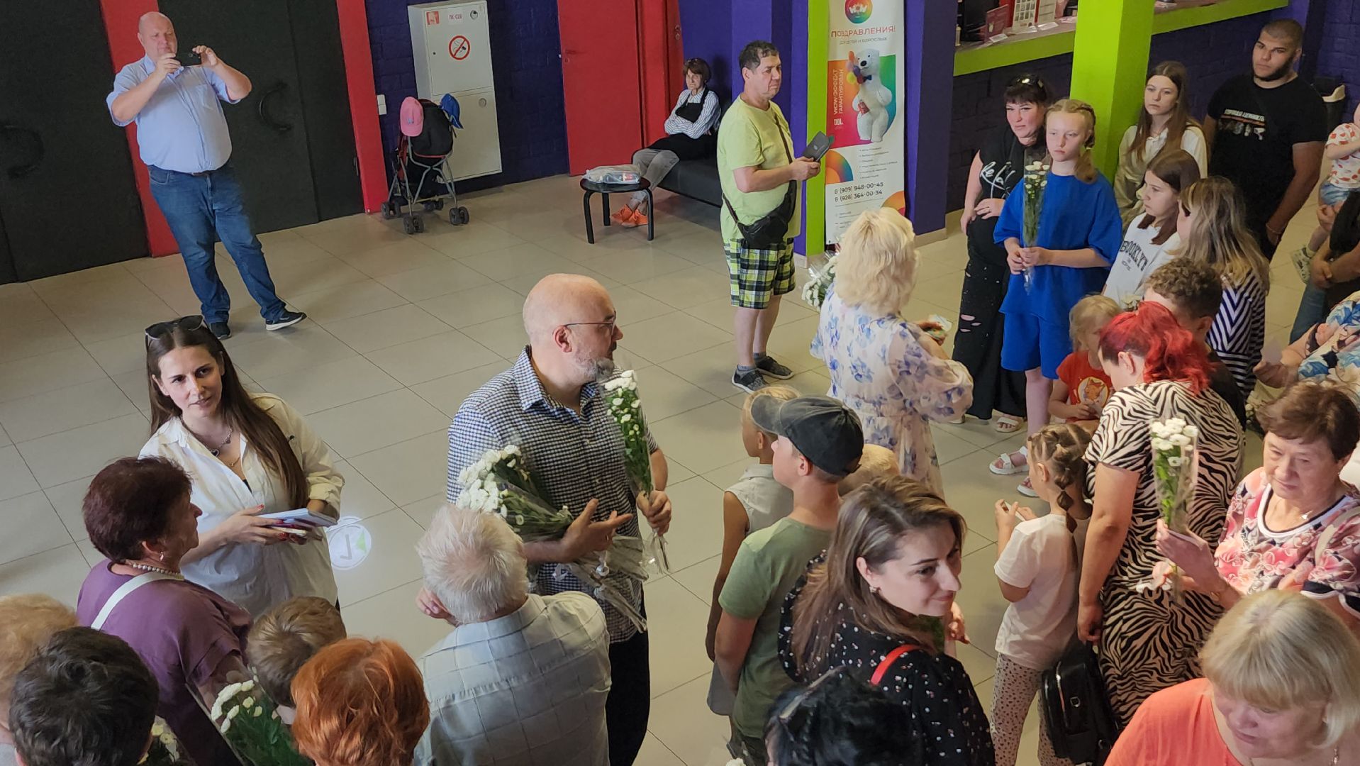 серпухов, трк б-класс, кинотеатр кинолюкс серпухов, московское шоссе, день семьи любви и верности, волонтеры твори добро,