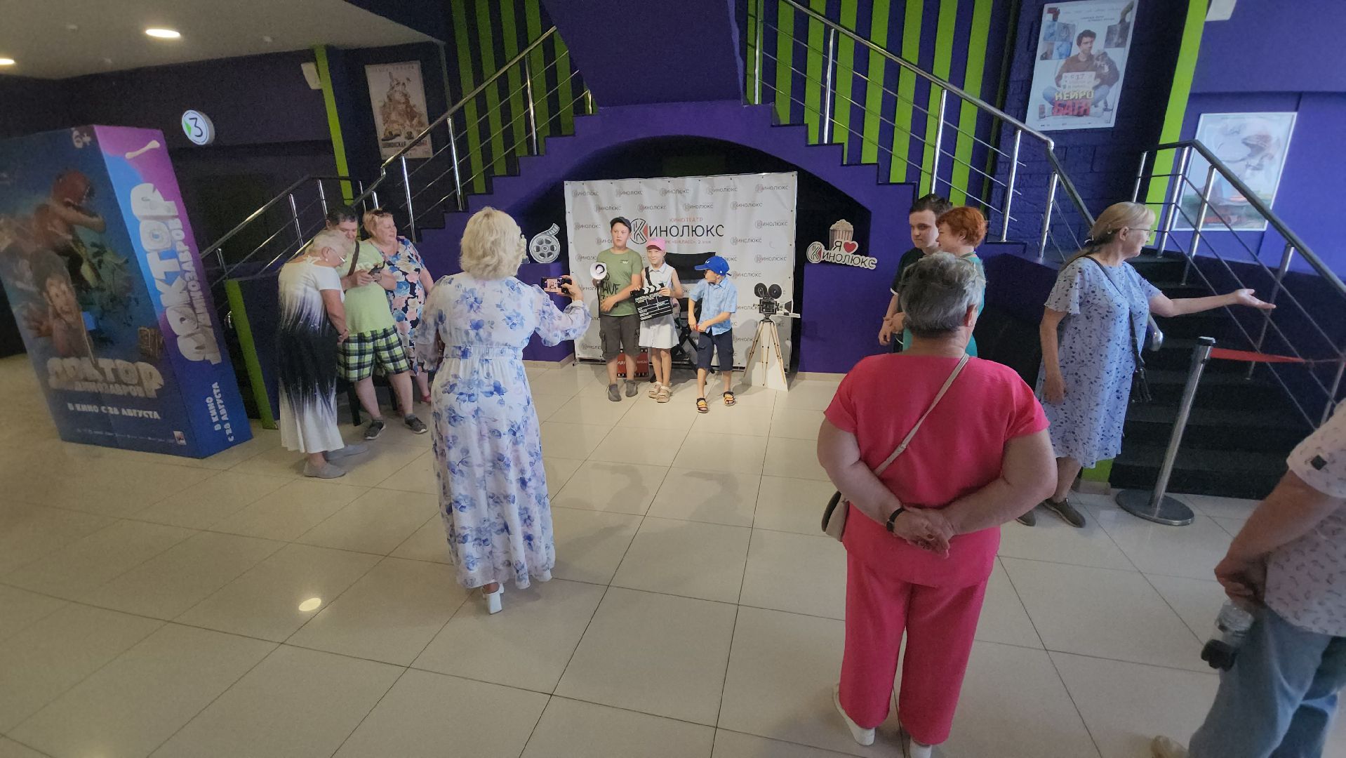 серпухов, трк б-класс, кинотеатр кинолюкс серпухов, московское шоссе, день семьи любви и верности, волонтеры твори добро,