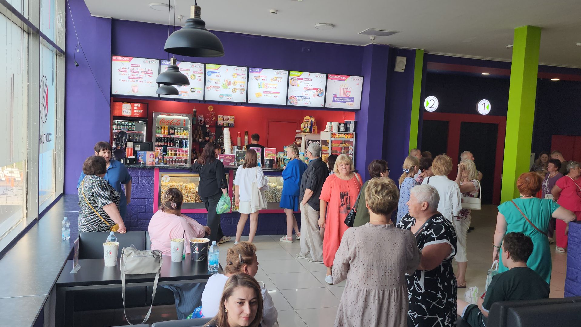 серпухов, трк б-класс, кинотеатр кинолюкс серпухов, московское шоссе, день семьи любви и верности, волонтеры твори добро,