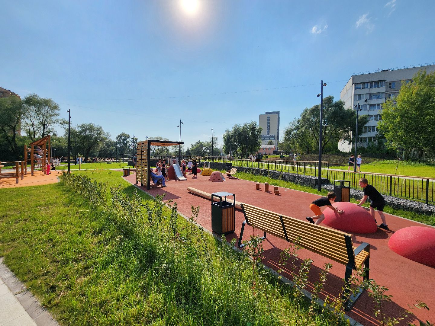 чехов, улица береговая, набережная реки теребенка, благоустройство, реконструкция, обновление, детские игровые площадки, детские комплексы, игровые элементы, зоны отдыха, скамейки и урны, озеленение, пешеходные дорожки, велосипедные дорожки, спортивные площадки, пляж, видеокамеры, госпрограмма московской области, формирование комфортной городской среды,