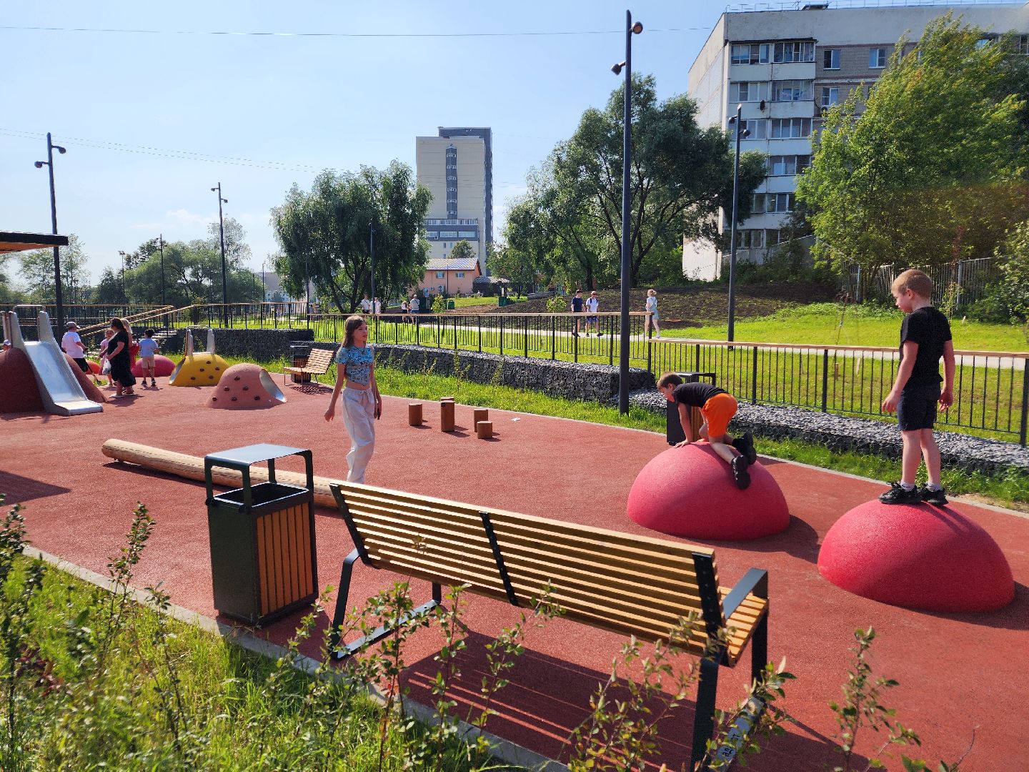 чехов, улица береговая, набережная реки теребенка, благоустройство, реконструкция, обновление, детские игровые площадки, детские комплексы, игровые элементы, зоны отдыха, скамейки и урны, озеленение, пешеходные дорожки, велосипедные дорожки, спортивные площадки, пляж, видеокамеры, госпрограмма московской области, формирование комфортной городской среды,