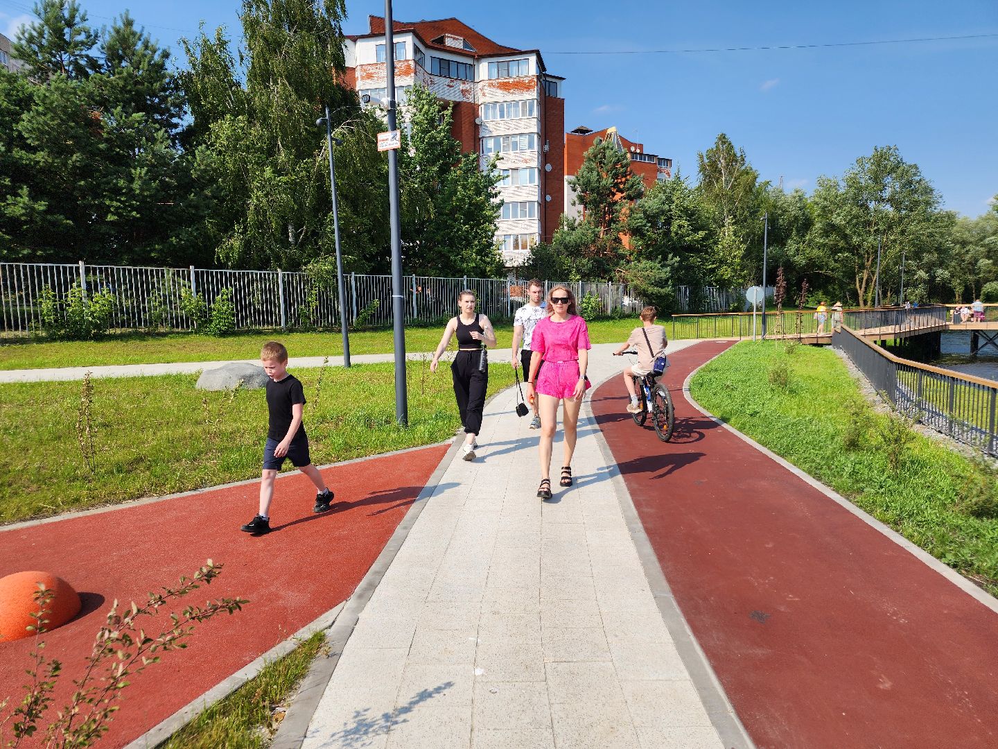 чехов, улица береговая, набережная реки теребенка, благоустройство, реконструкция, обновление, детские игровые площадки, детские комплексы, игровые элементы, зоны отдыха, скамейки и урны, озеленение, пешеходные дорожки, велосипедные дорожки, спортивные площадки, пляж, видеокамеры, госпрограмма московской области, формирование комфортной городской среды,