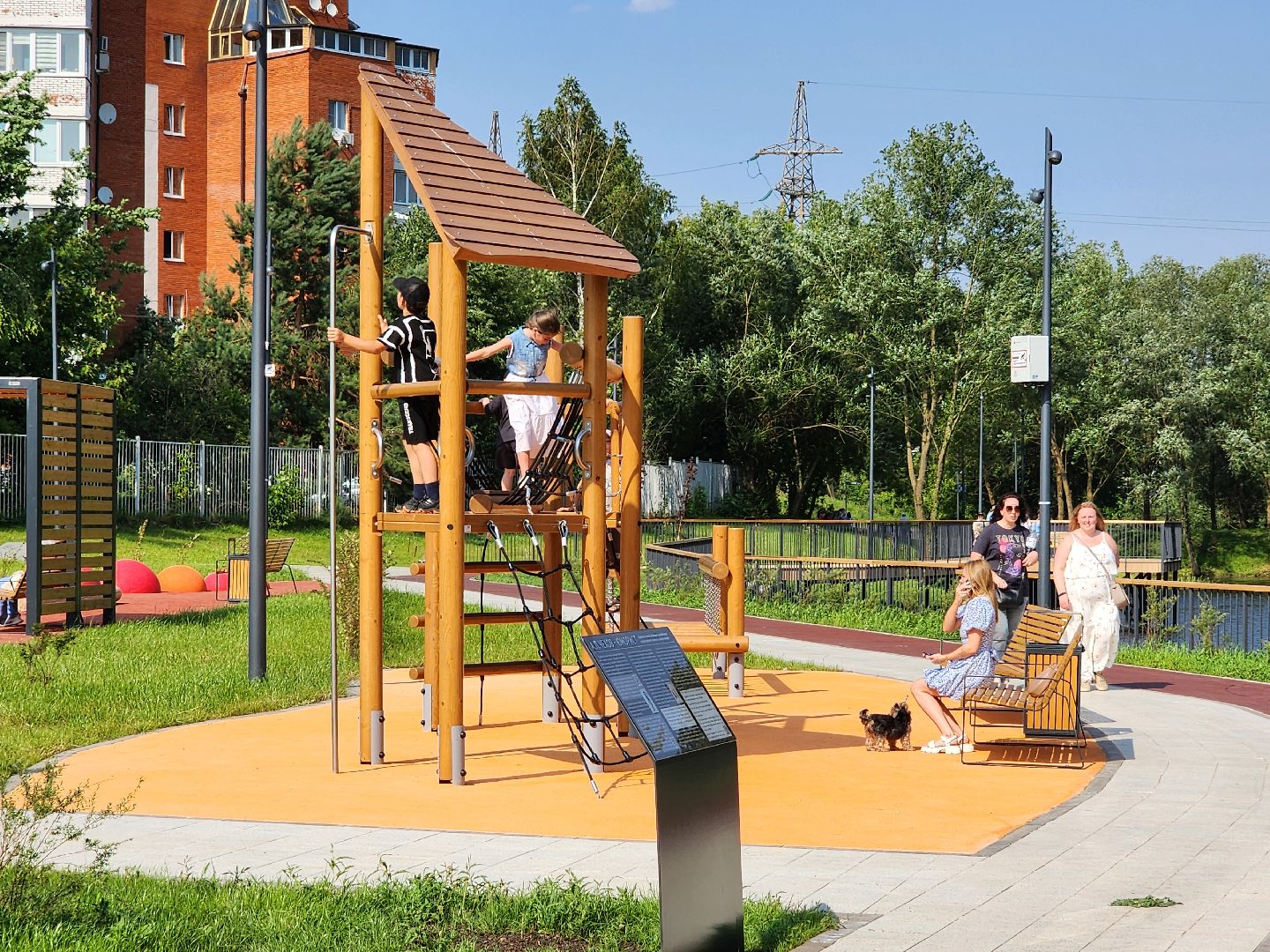 чехов, улица береговая, набережная реки теребенка, благоустройство, реконструкция, обновление, детские игровые площадки, детские комплексы, игровые элементы, зоны отдыха, скамейки и урны, озеленение, пешеходные дорожки, велосипедные дорожки, спортивные площадки, пляж, видеокамеры, госпрограмма московской области, формирование комфортной городской среды,