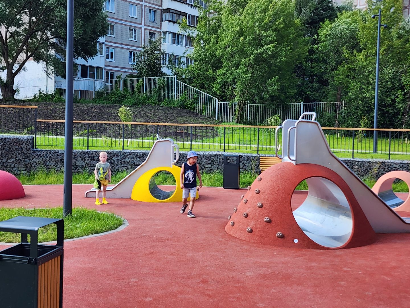 чехов, улица береговая, набережная реки теребенка, благоустройство, реконструкция, обновление, детские игровые площадки, детские комплексы, игровые элементы, зоны отдыха, скамейки и урны, озеленение, пешеходные дорожки, велосипедные дорожки, спортивные площадки, пляж, видеокамеры, госпрограмма московской области, формирование комфортной городской среды,