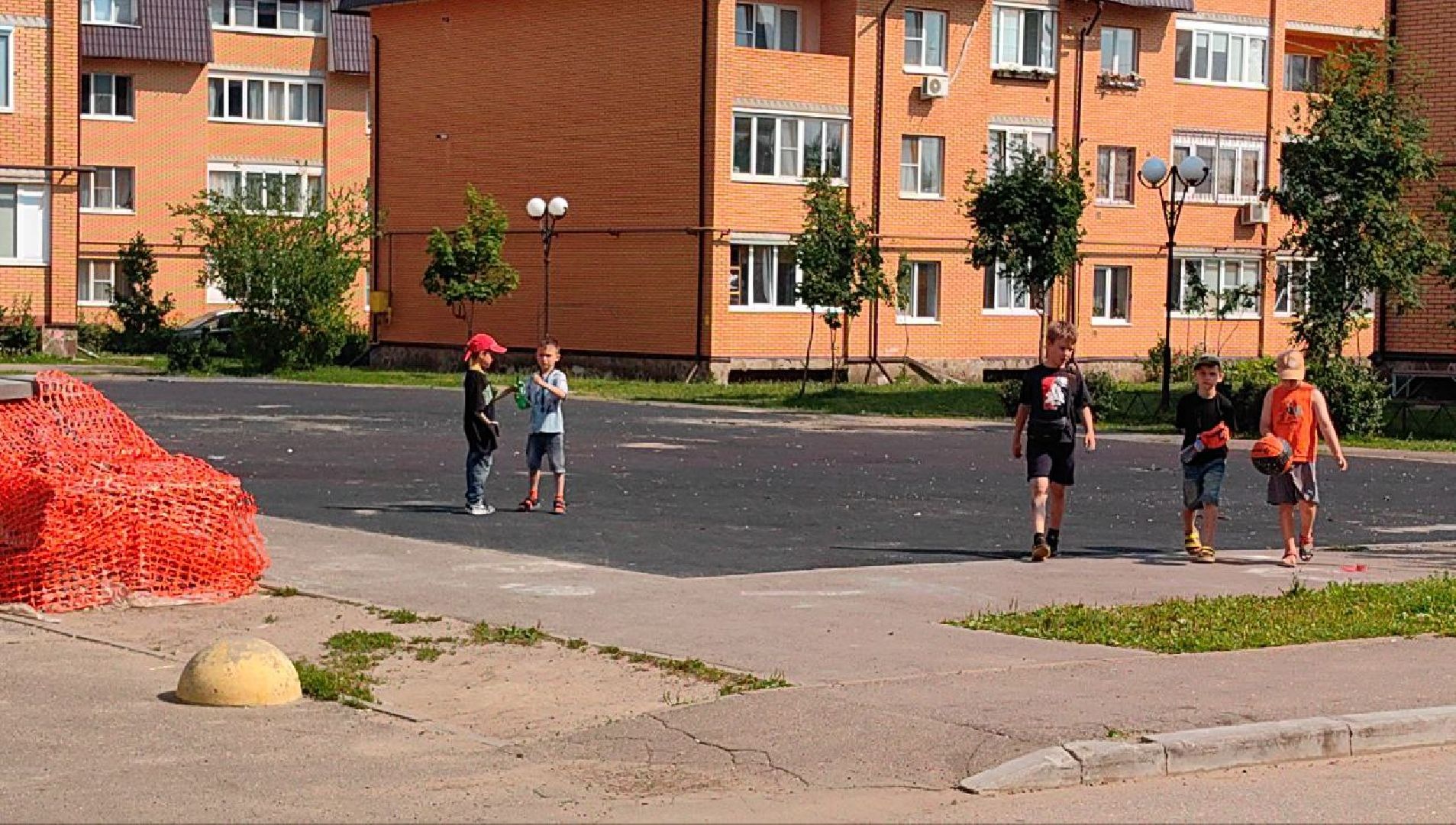 площадка, воркаут, качели, урны,