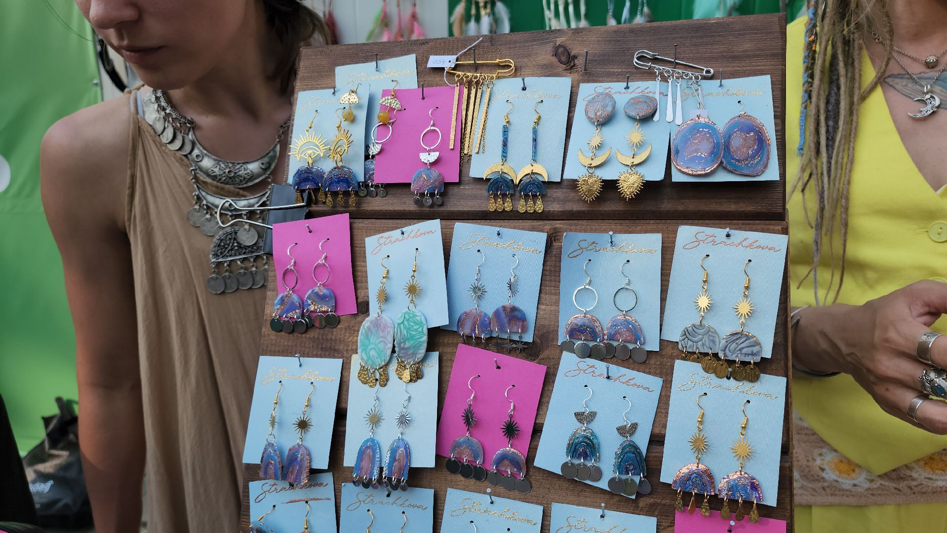 кашира, праздник, день семьи любви и верности, парк, акция,  волонтеры, раздача цветов,