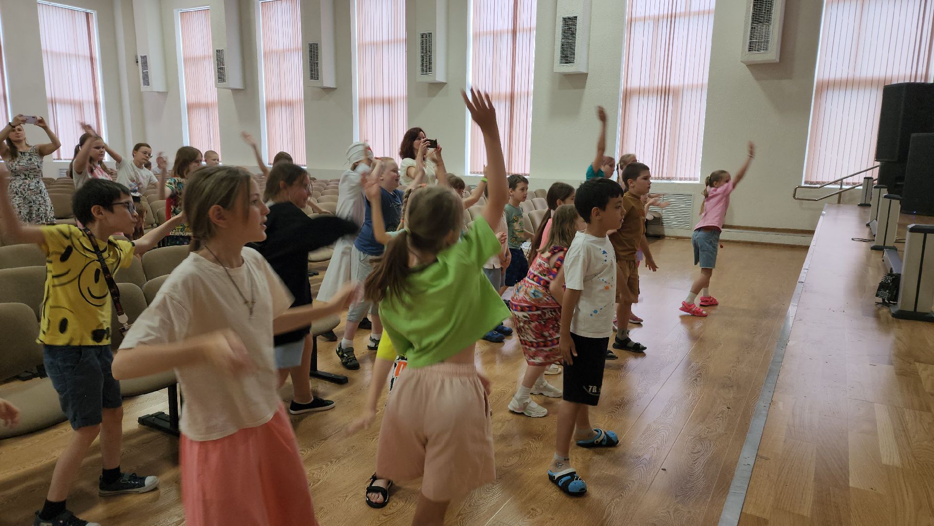Танцы, Флешмоб, Лобня, закрытие летнего лагеря, летний лагерь,