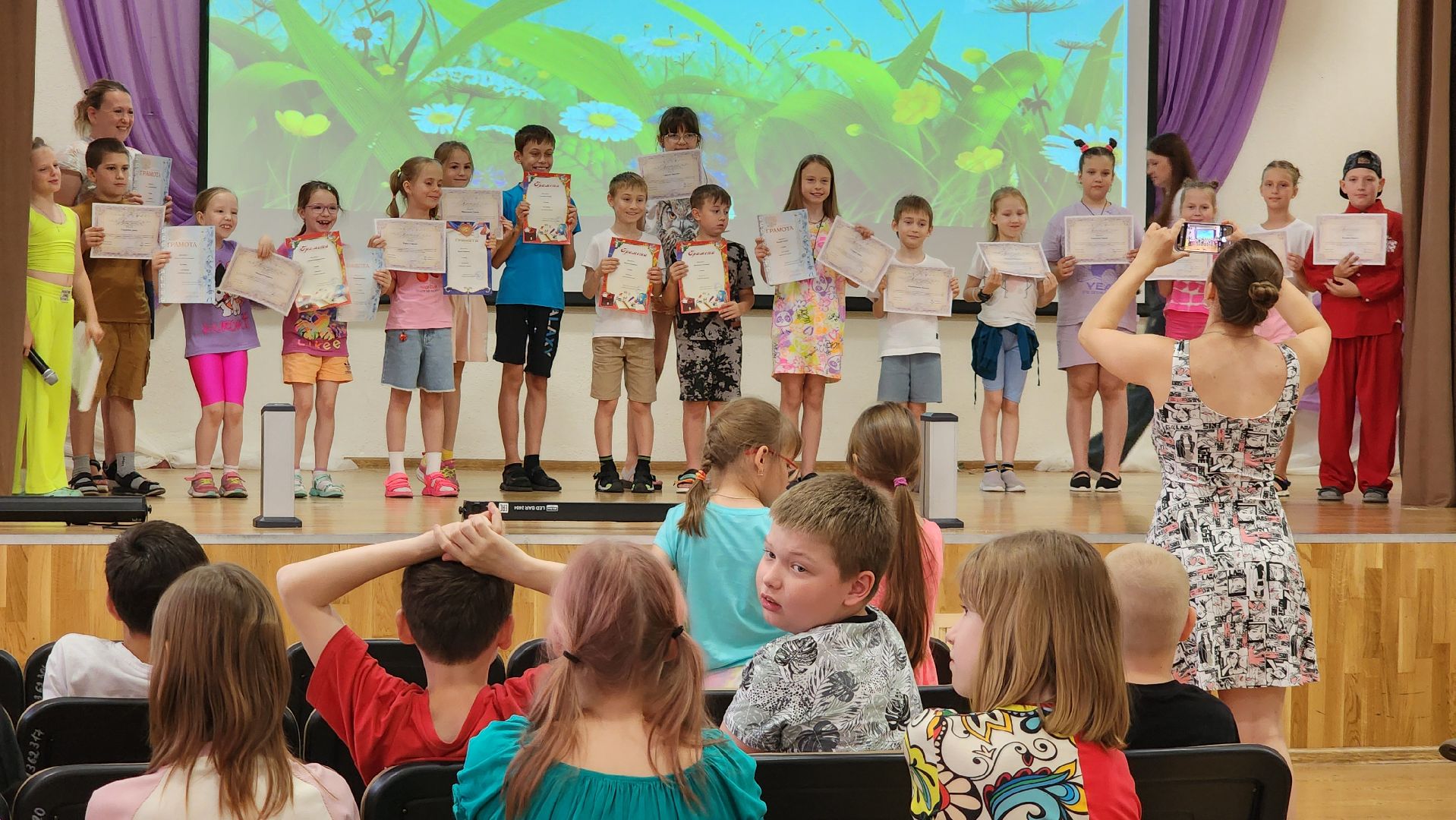 Танцы, Флешмоб, Лобня, закрытие летнего лагеря, летний лагерь,