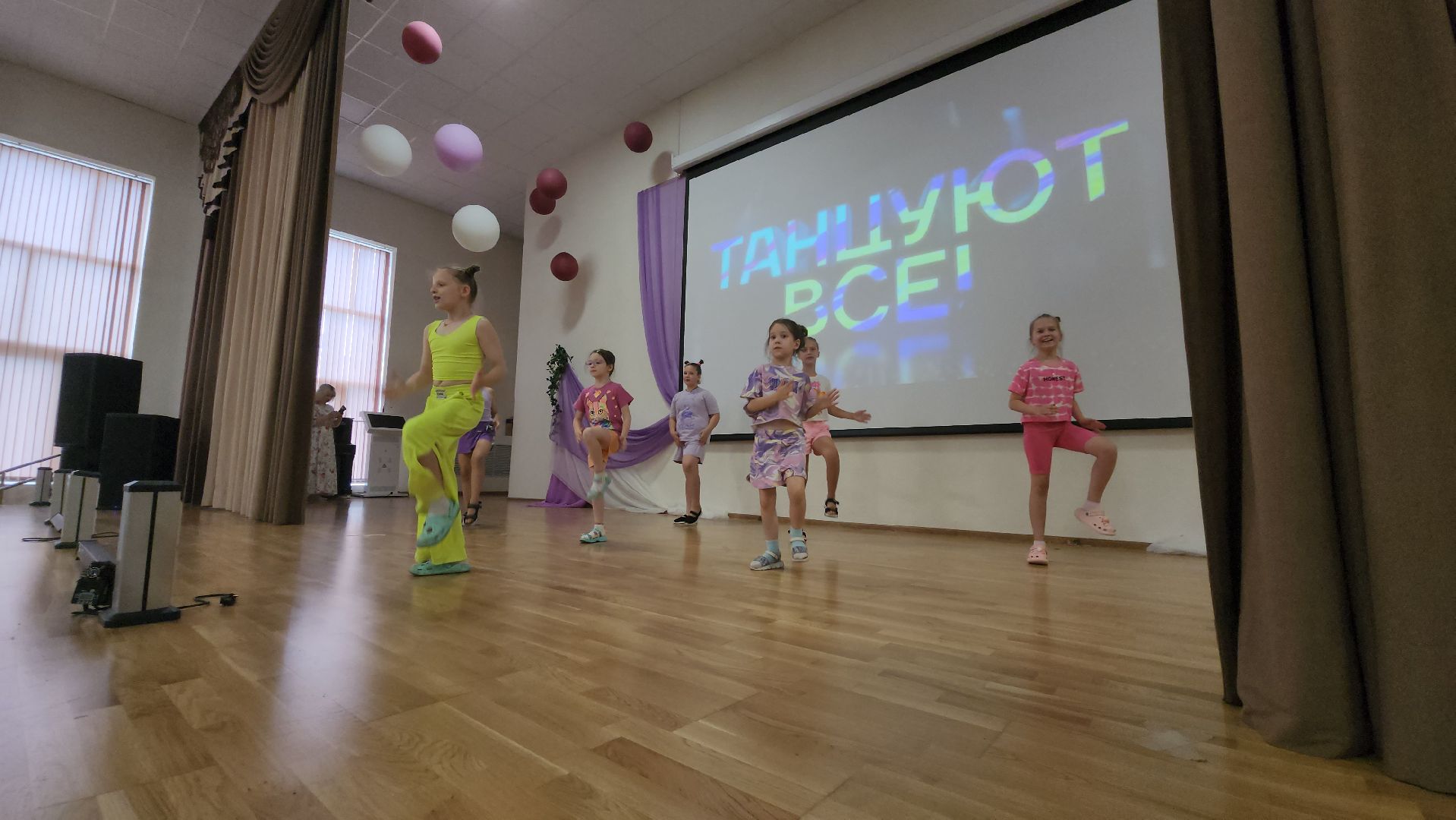 Танцы, Флешмоб, Лобня, закрытие летнего лагеря, летний лагерь,