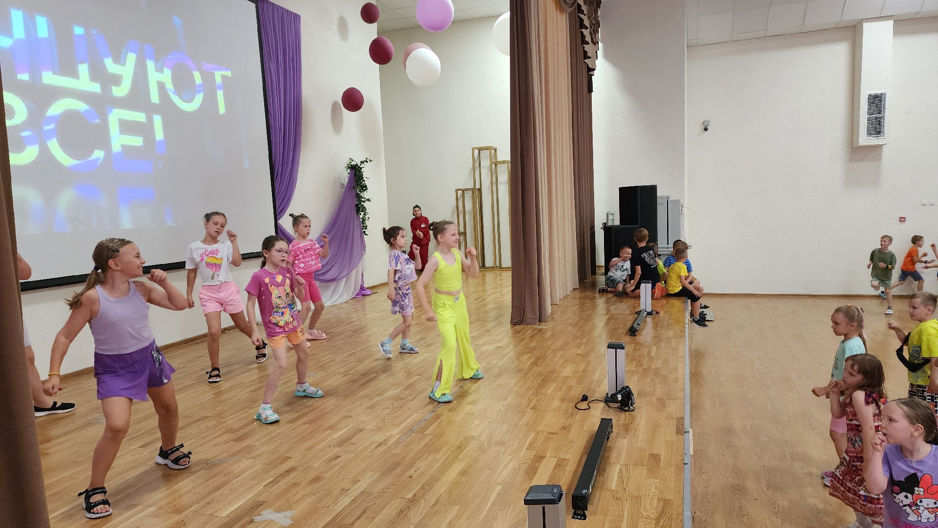 Танцы, Флешмоб, Лобня, закрытие летнего лагеря, летний лагерь,