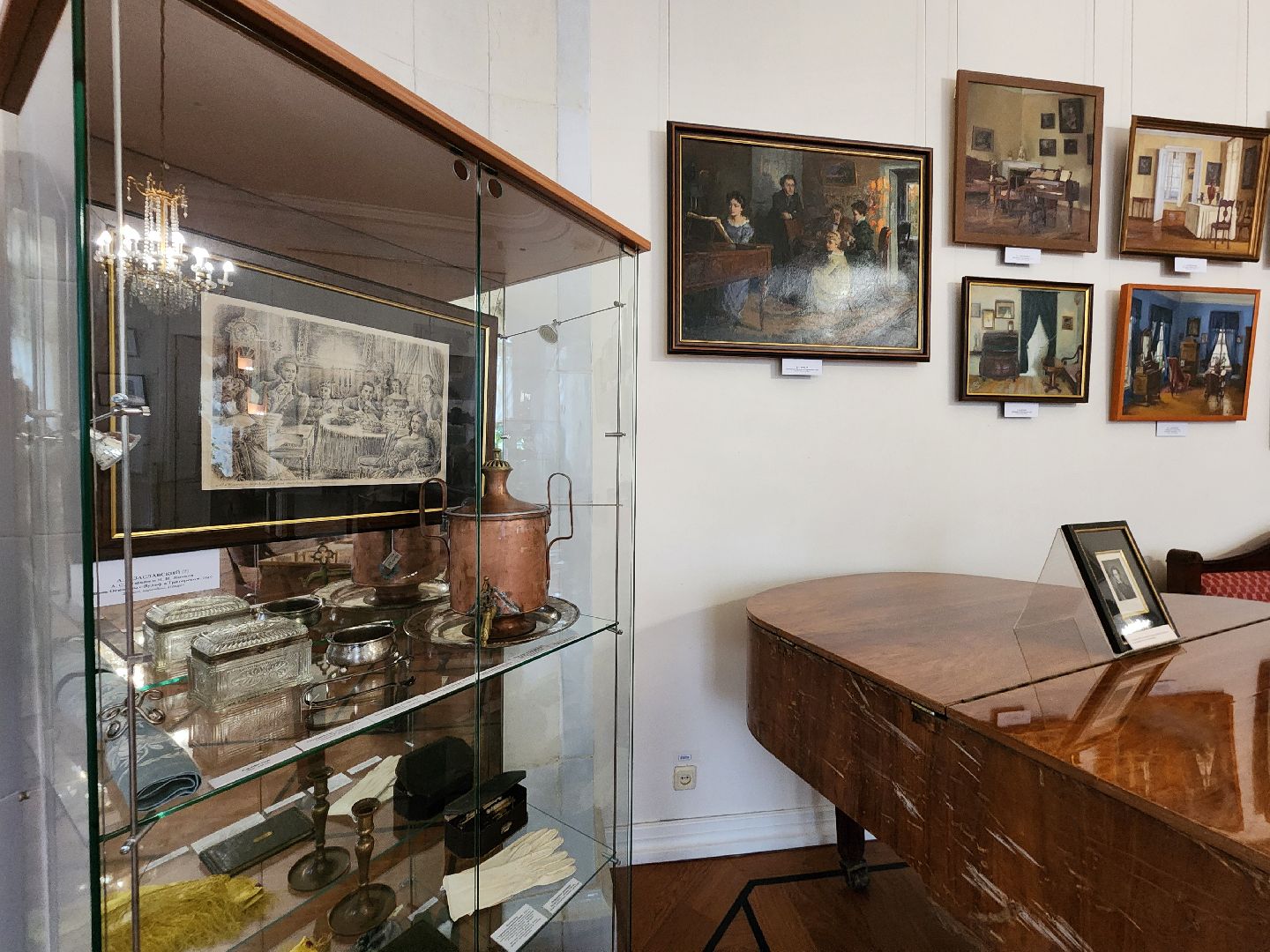 чехов, улица пушкина 10, музей-усадьба лопасня-зачатьевское, выставка, приют сияньем муз одетый, александр пушкин, музей-заповедник михайловское, село тригорское, картины, книги, мебель,  декоративно-прикладное искусство,