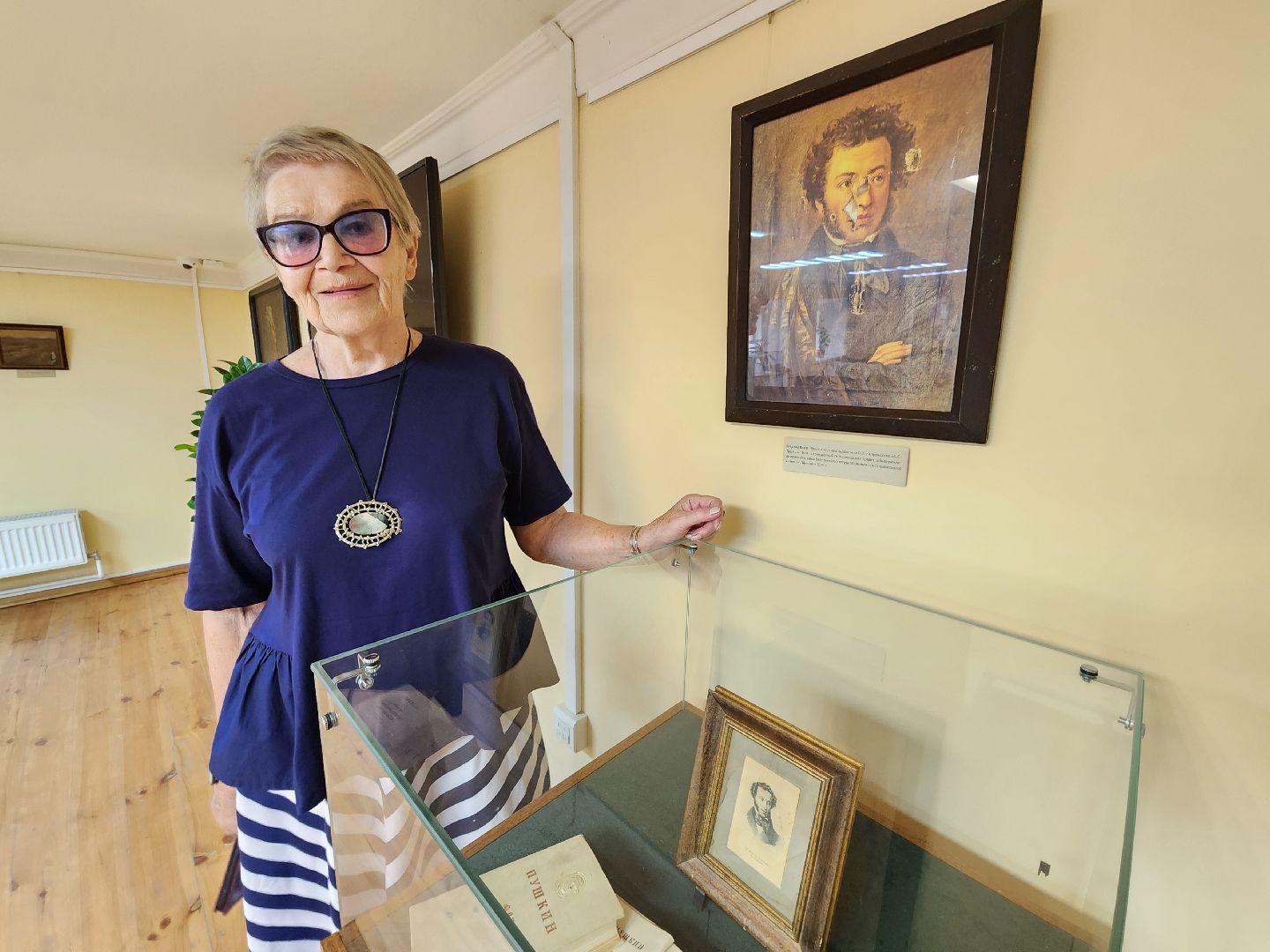 чехов, улица пушкина 10, музей-усадьба лопасня-зачатьевское, выставка, приют сияньем муз одетый, александр пушкин, музей-заповедник михайловское, село тригорское, картины, книги, мебель,  декоративно-прикладное искусство,