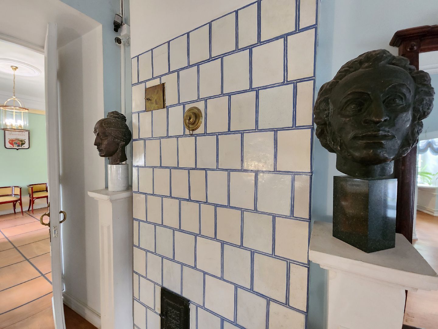 чехов, улица пушкина 10, музей-усадьба лопасня-зачатьевское, выставка, приют сияньем муз одетый, александр пушкин, музей-заповедник михайловское, село тригорское, картины, книги, мебель,  декоративно-прикладное искусство,