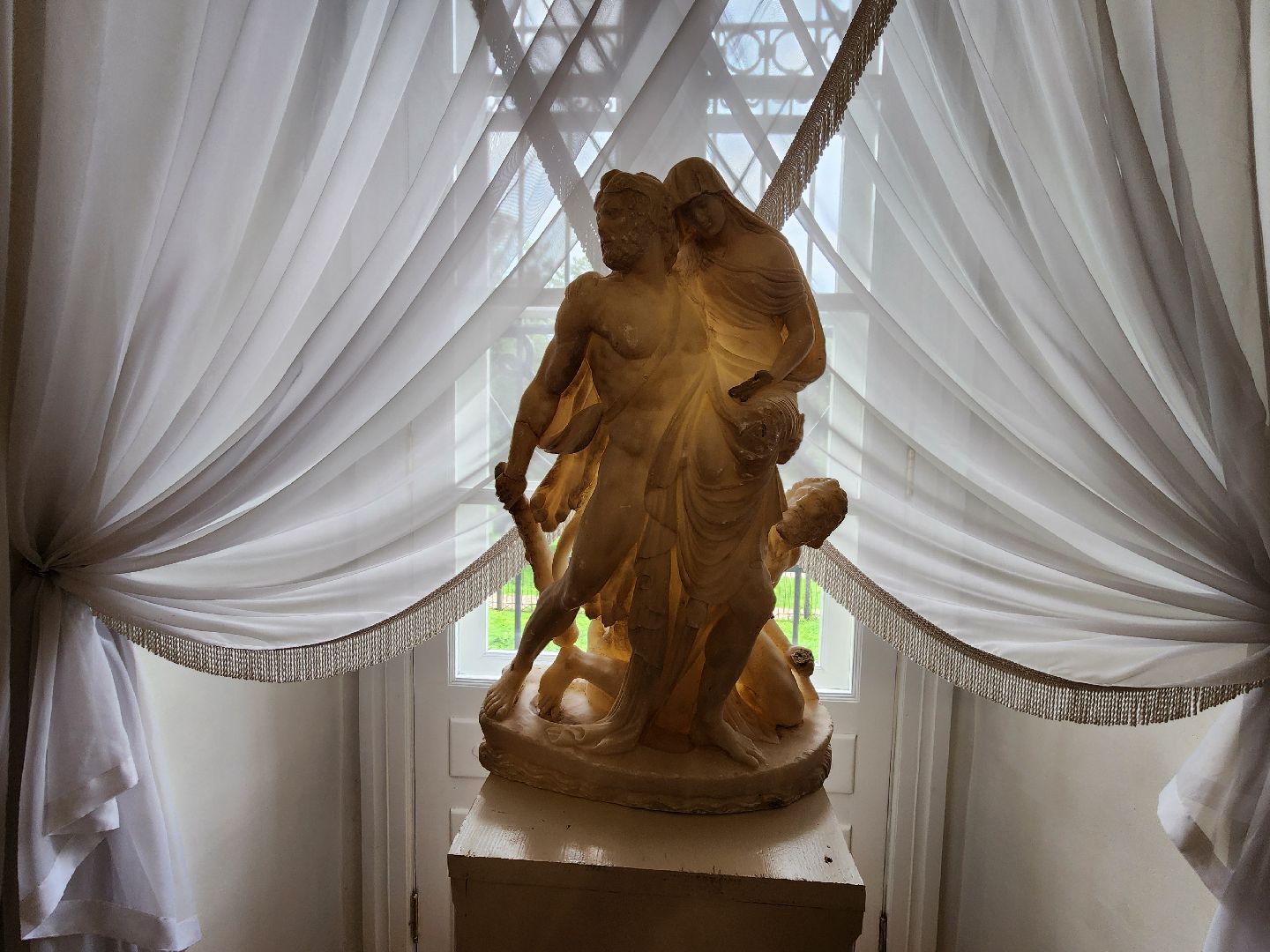 чехов, улица пушкина 10, музей-усадьба лопасня-зачатьевское, выставка, приют сияньем муз одетый, александр пушкин, музей-заповедник михайловское, село тригорское, картины, книги, мебель,  декоративно-прикладное искусство,