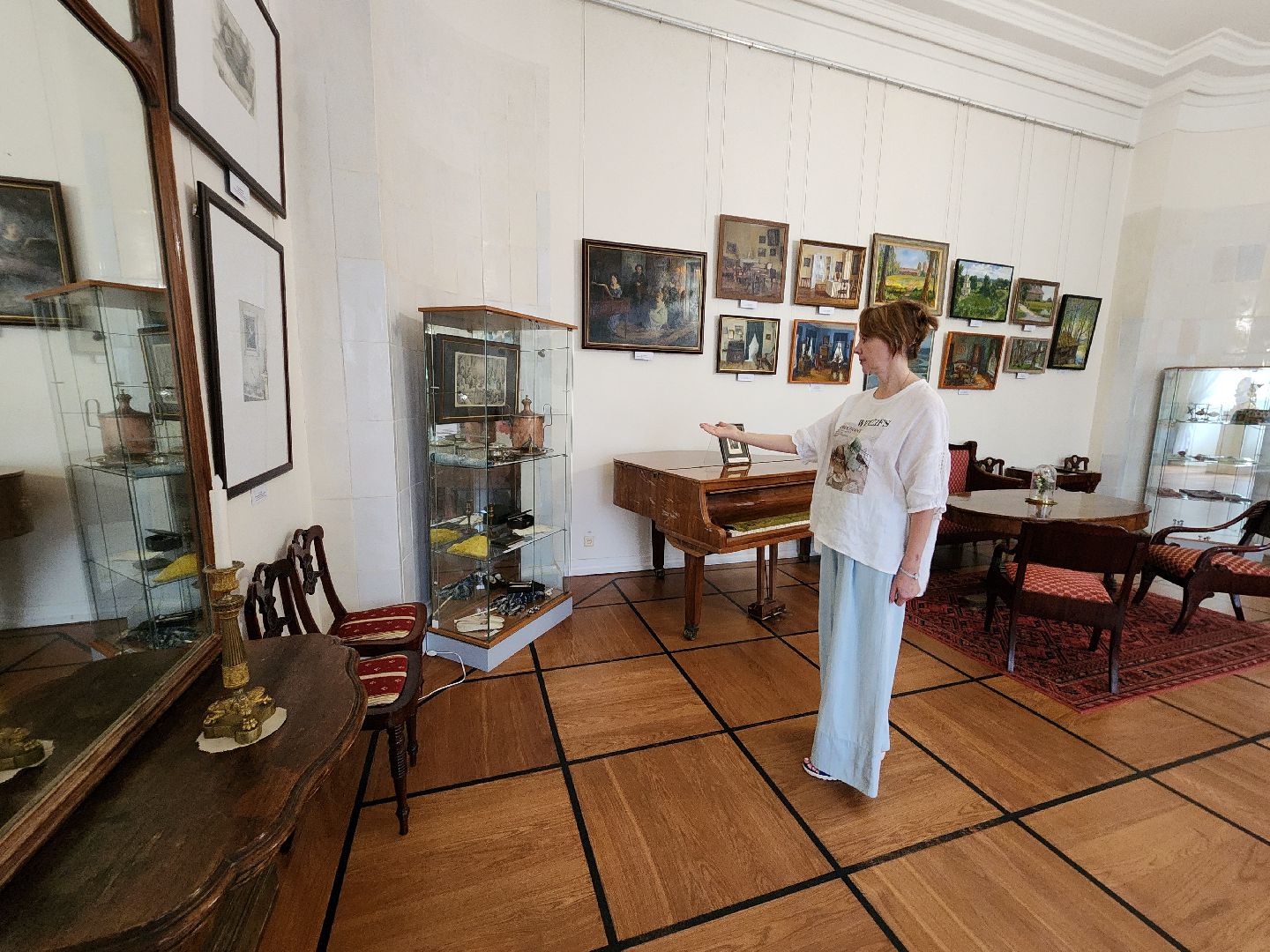 чехов, улица пушкина 10, музей-усадьба лопасня-зачатьевское, выставка, приют сияньем муз одетый, александр пушкин, музей-заповедник михайловское, село тригорское, картины, книги, мебель,  декоративно-прикладное искусство,