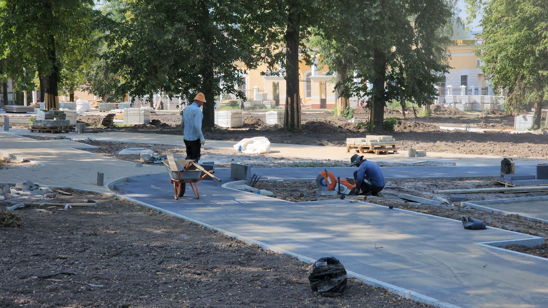 кашира, благоустройство, комфортная городская среда, историческая часть города, тротуар, бордюрный камень, парк,