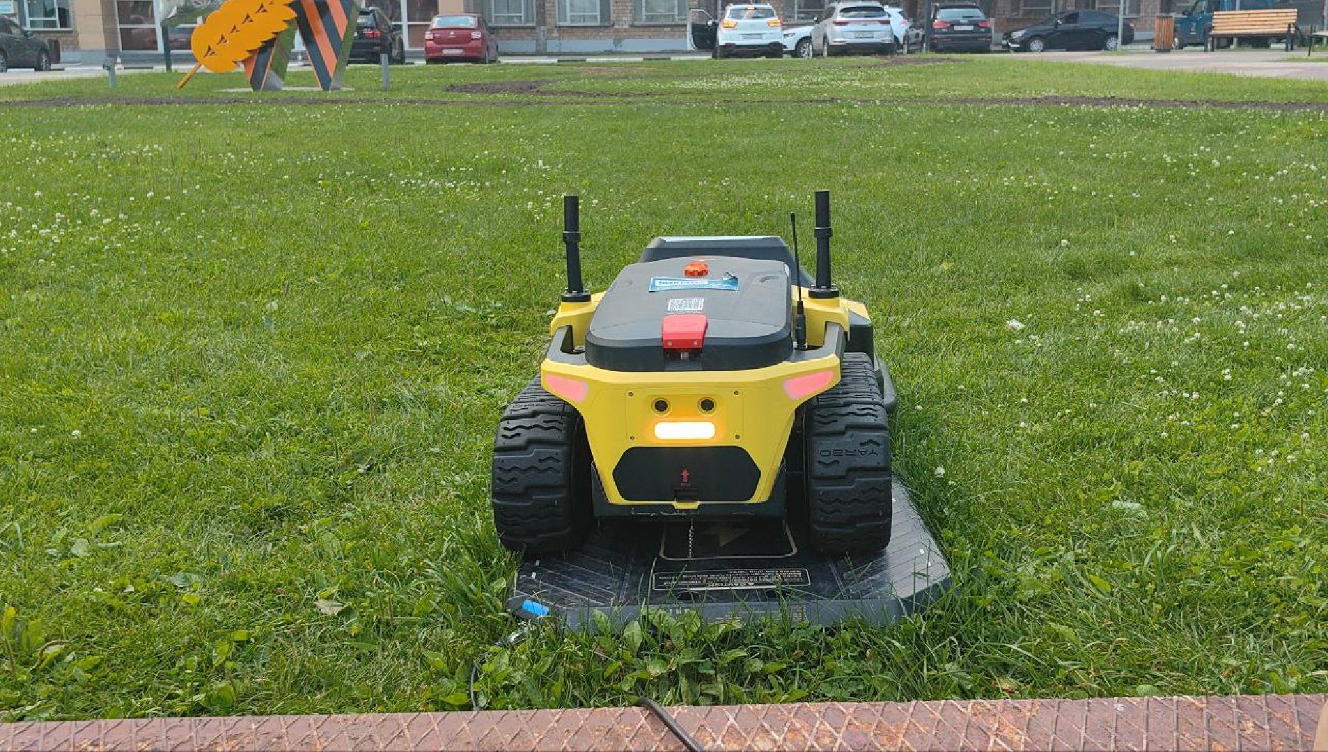 робот, газон, программирование,  модель,