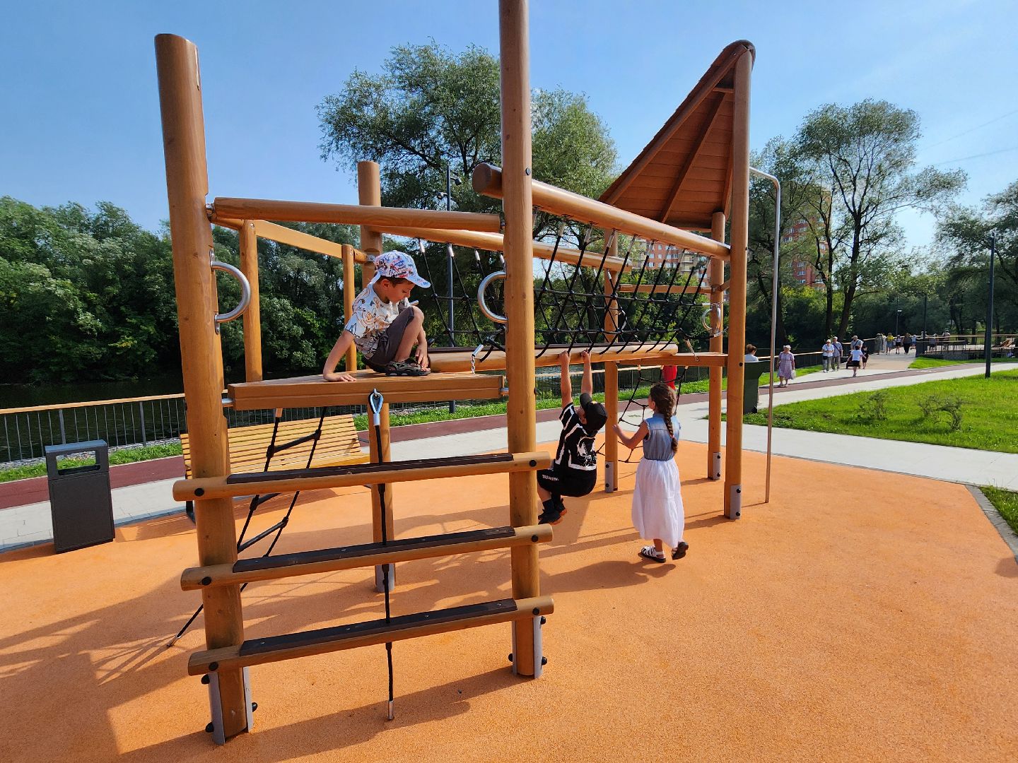 чехов, улица береговая, набережная реки теребенка, благоустройство , реконструкция, пляж, белый песок, зона отдыха с лежаками, место для загара, детские и спортивные площадки , пешеходные зоны и дорожки, госпрограмма московской области, формирование комфортной городской среды,