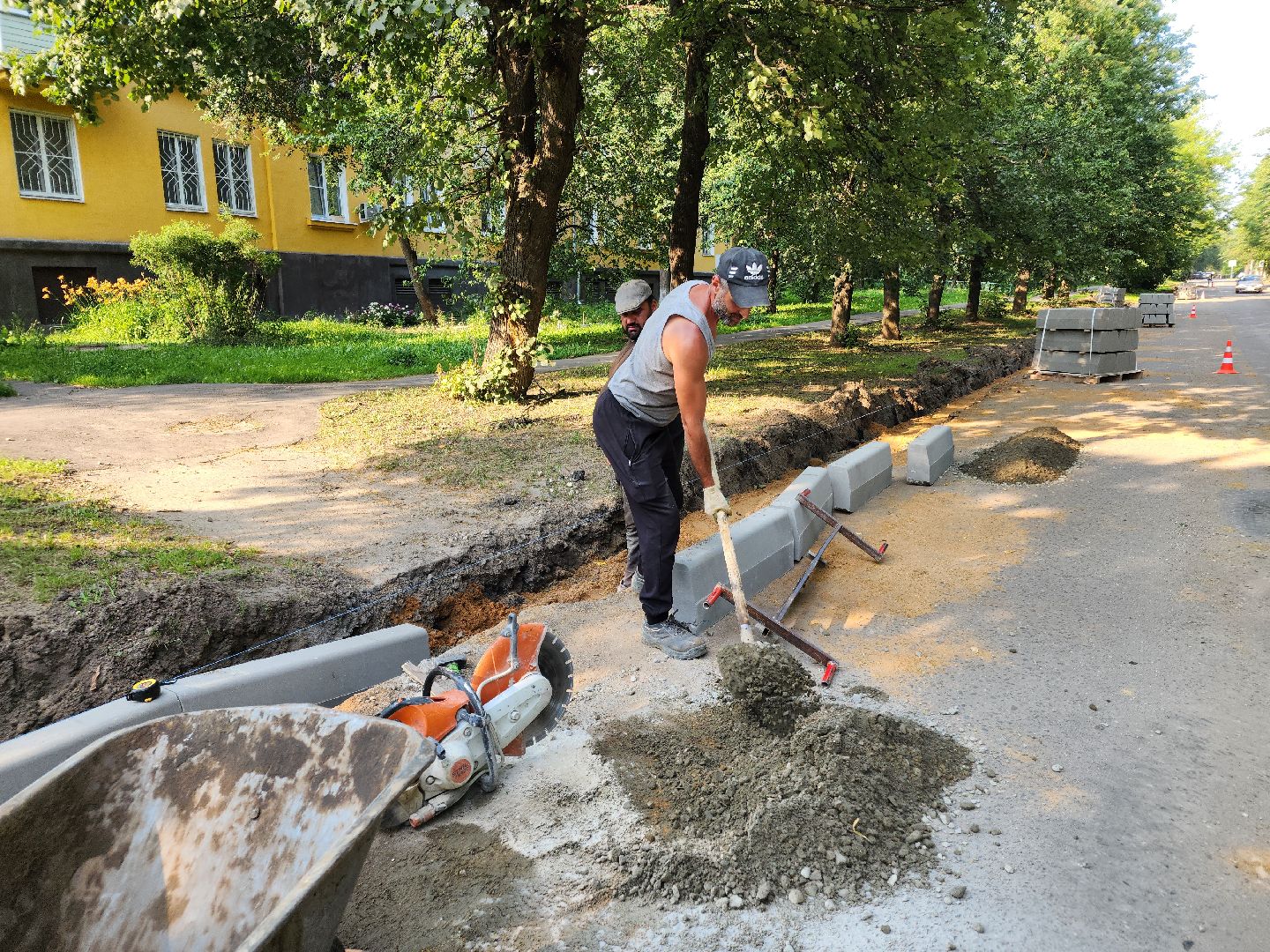 чехов, улица ильича, дорожный ремонт, капремонт дороги, установка бордюров, замена дорожного покрытия, госпрограмма московской области, развитие дорожного комплекса, план ремонта на 2025 год,