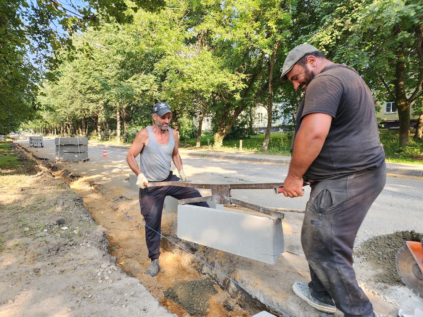 чехов, улица ильича, дорожный ремонт, капремонт дороги, установка бордюров, замена дорожного покрытия, госпрограмма московской области, развитие дорожного комплекса, план ремонта на 2025 год,
