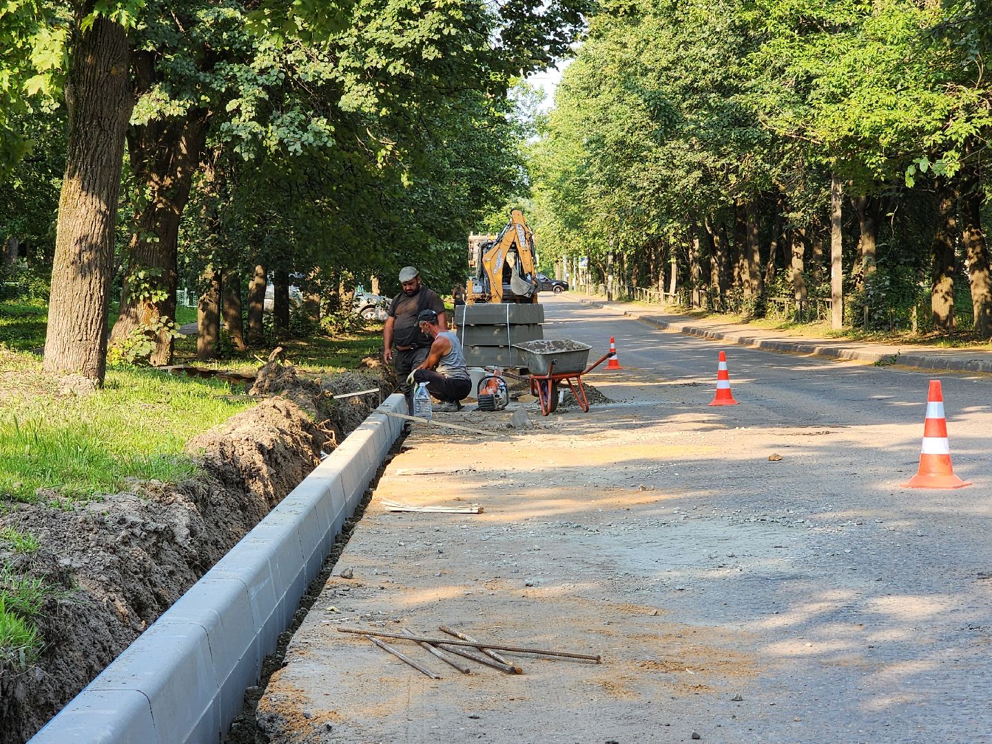 чехов, улица ильича, дорожный ремонт, капремонт дороги, установка бордюров, замена дорожного покрытия, госпрограмма московской области, развитие дорожного комплекса, план ремонта на 2025 год,