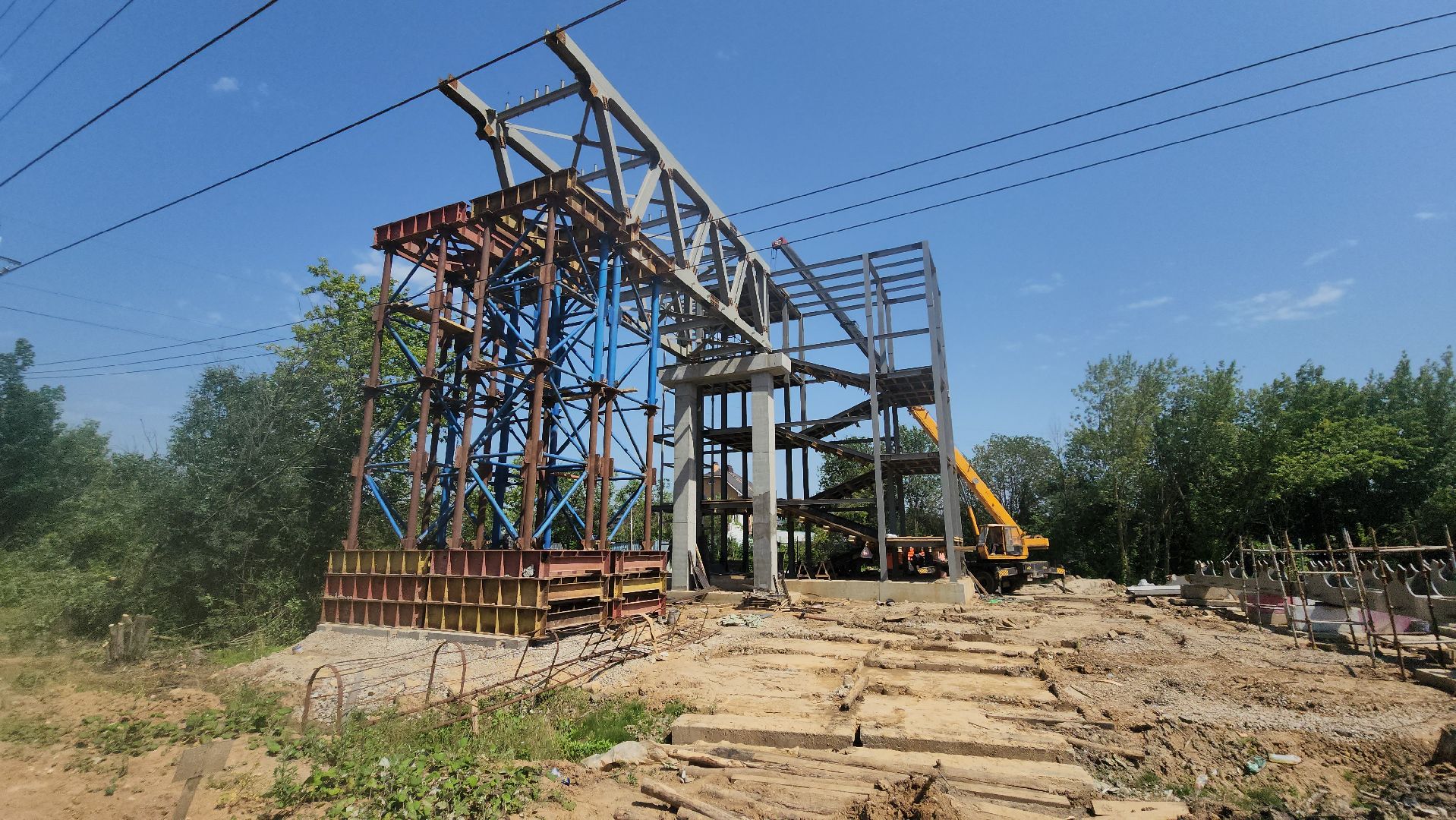 Крановщик, подъемный кран, Лобня , надземный переход,