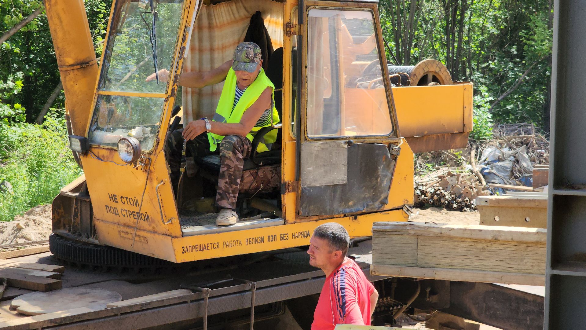 Крановщик, подъемный кран, Лобня , надземный переход,