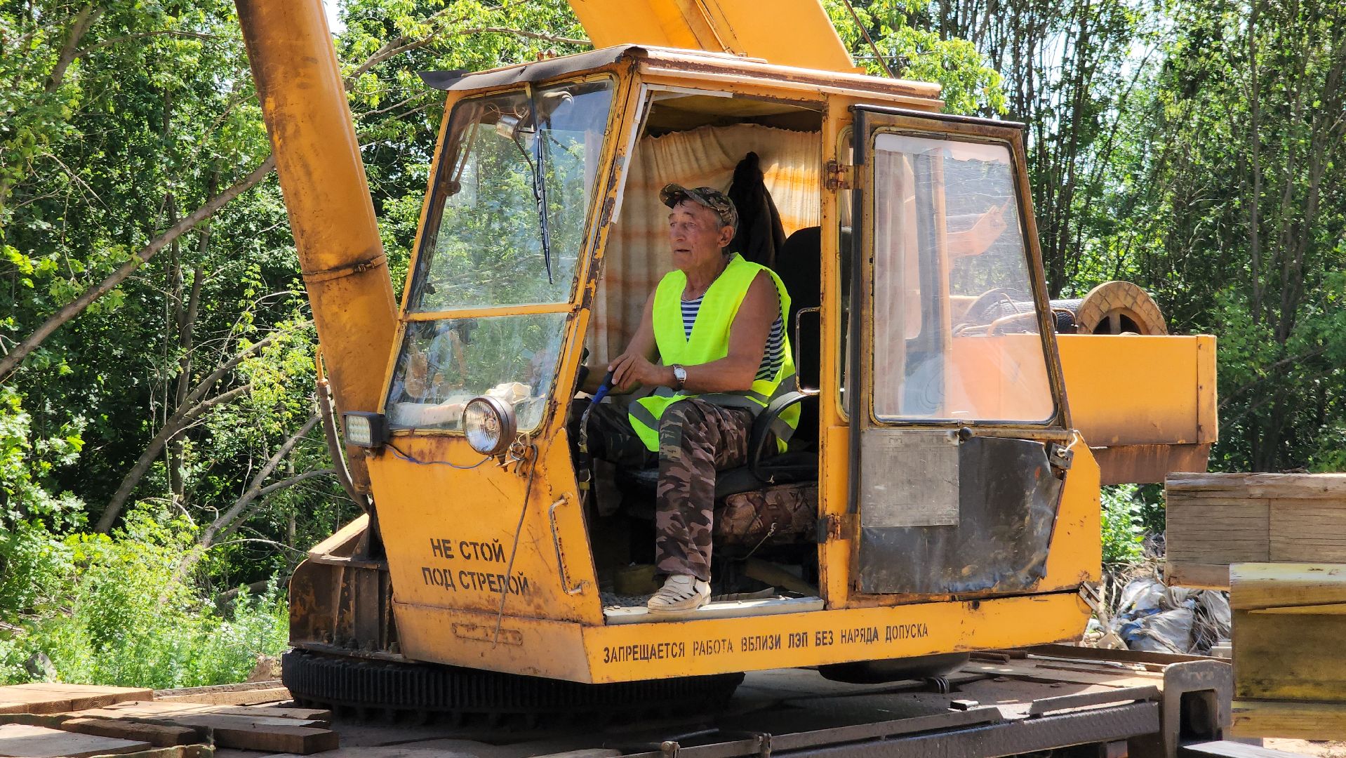 Крановщик, подъемный кран, Лобня , надземный переход,