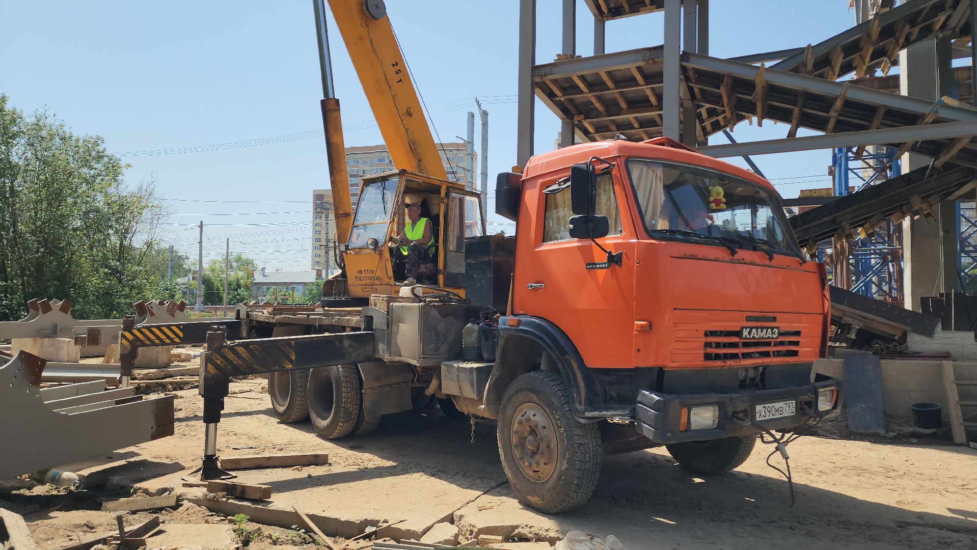 Крановщик, подъемный кран, Лобня , надземный переход,