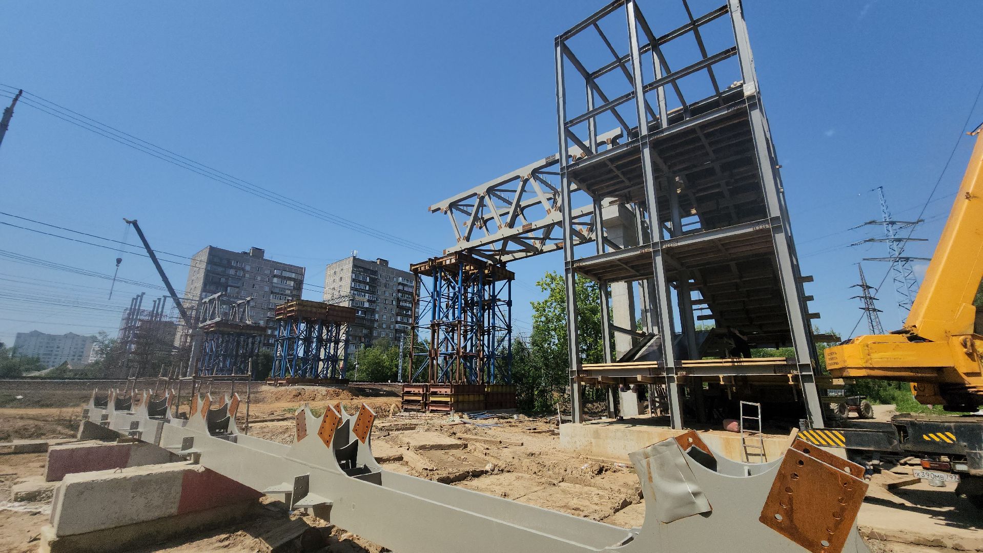 Крановщик, подъемный кран, Лобня , надземный переход,