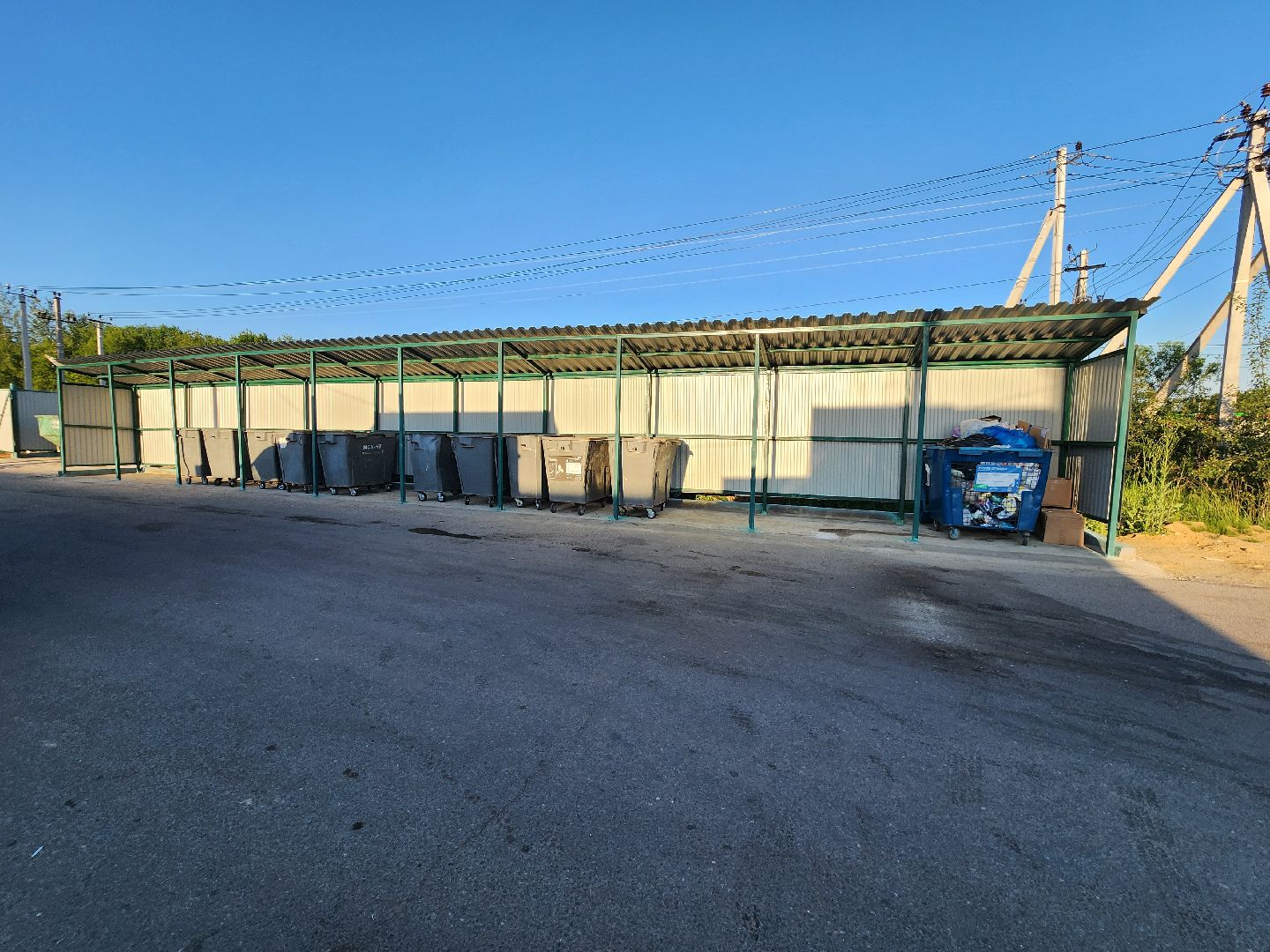 чехов,  выездная администрация, васькино, улица полевая, контейнерная площадка, вывоз мусора, обращение с отходами,  региональный оператор, график вывоза тко, мария стойнова, зам главы округа виталий шишкин,встреча с жителями, обращения граждан,