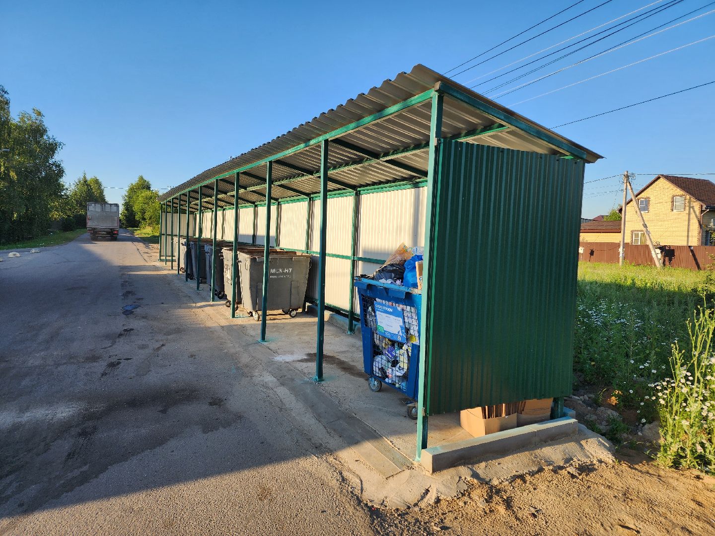 чехов,  выездная администрация, васькино, улица полевая, контейнерная площадка, вывоз мусора, обращение с отходами,  региональный оператор, график вывоза тко, мария стойнова, зам главы округа виталий шишкин,встреча с жителями, обращения граждан,