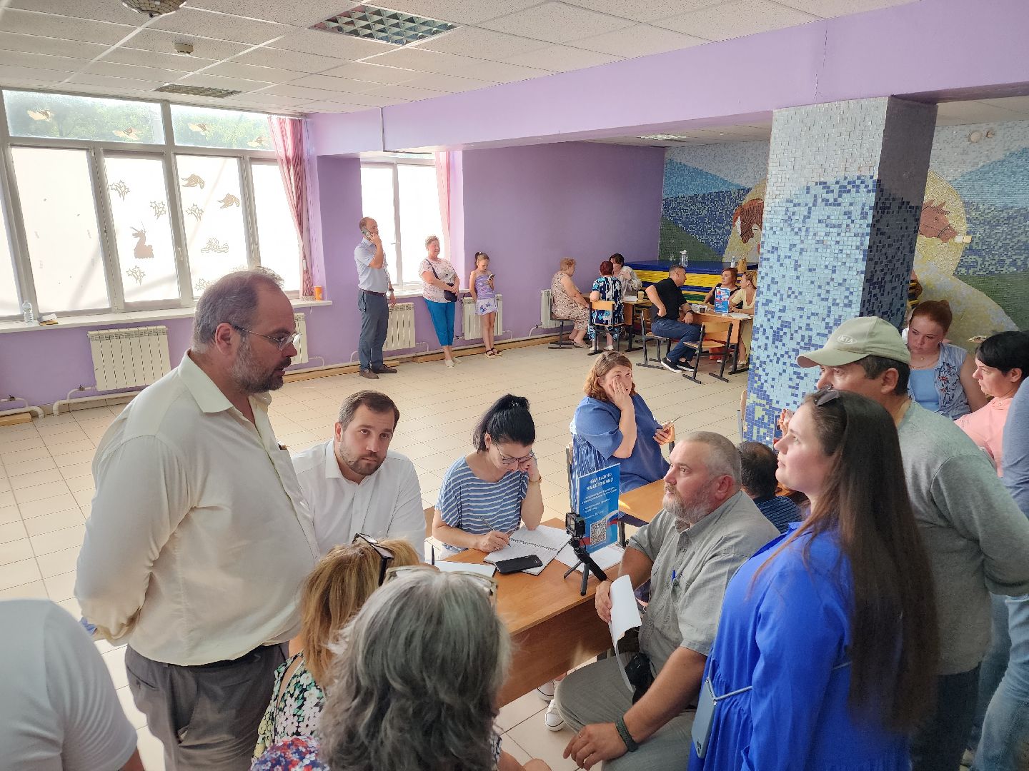 чехов,  выездная администрация, васькино, улица полевая, контейнерная площадка, вывоз мусора, обращение с отходами,  региональный оператор, график вывоза тко, мария стойнова, зам главы округа виталий шишкин,встреча с жителями, обращения граждан,