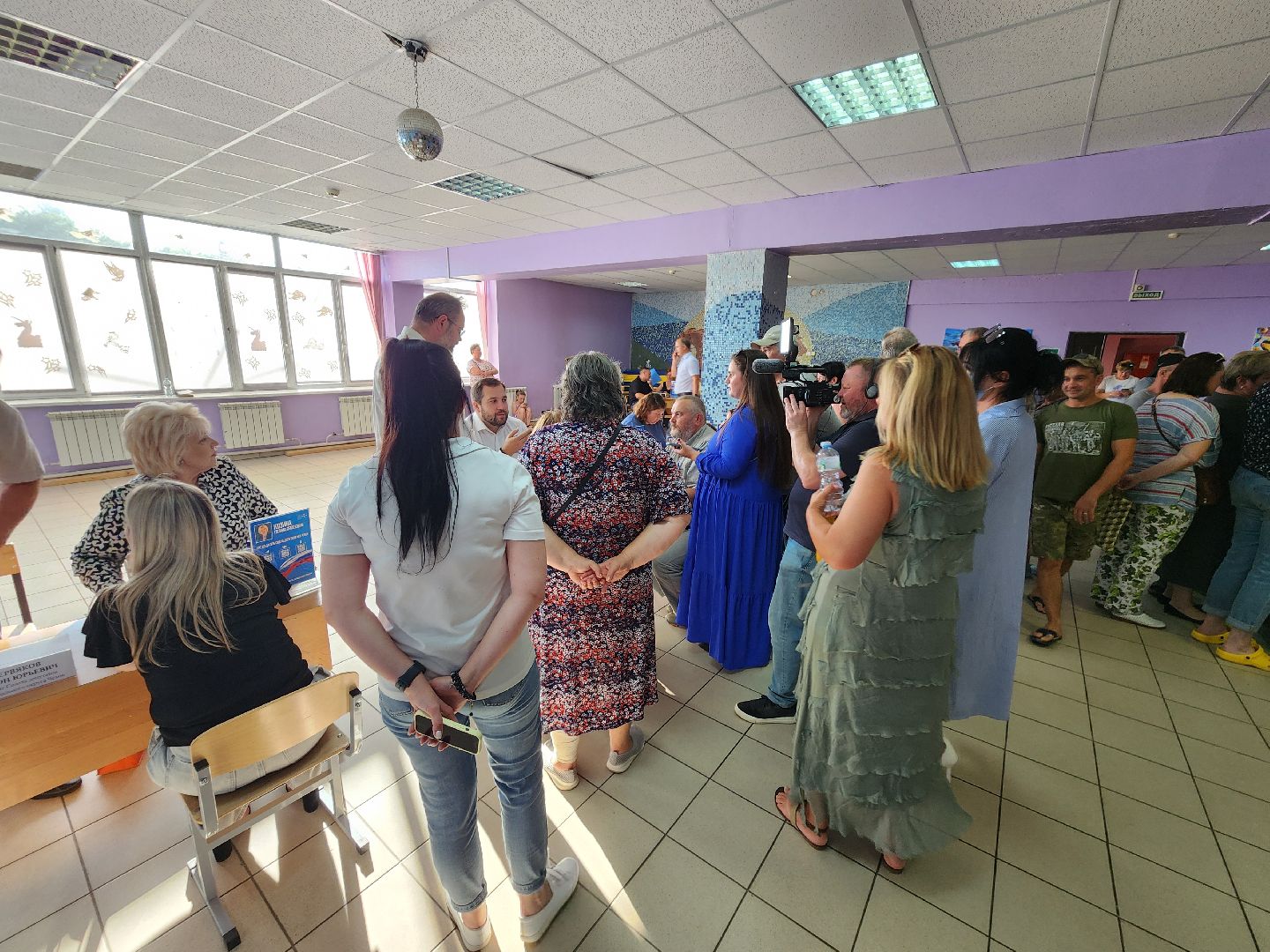 чехов,  выездная администрация, васькино, улица полевая, контейнерная площадка, вывоз мусора, обращение с отходами,  региональный оператор, график вывоза тко, мария стойнова, зам главы округа виталий шишкин,встреча с жителями, обращения граждан,