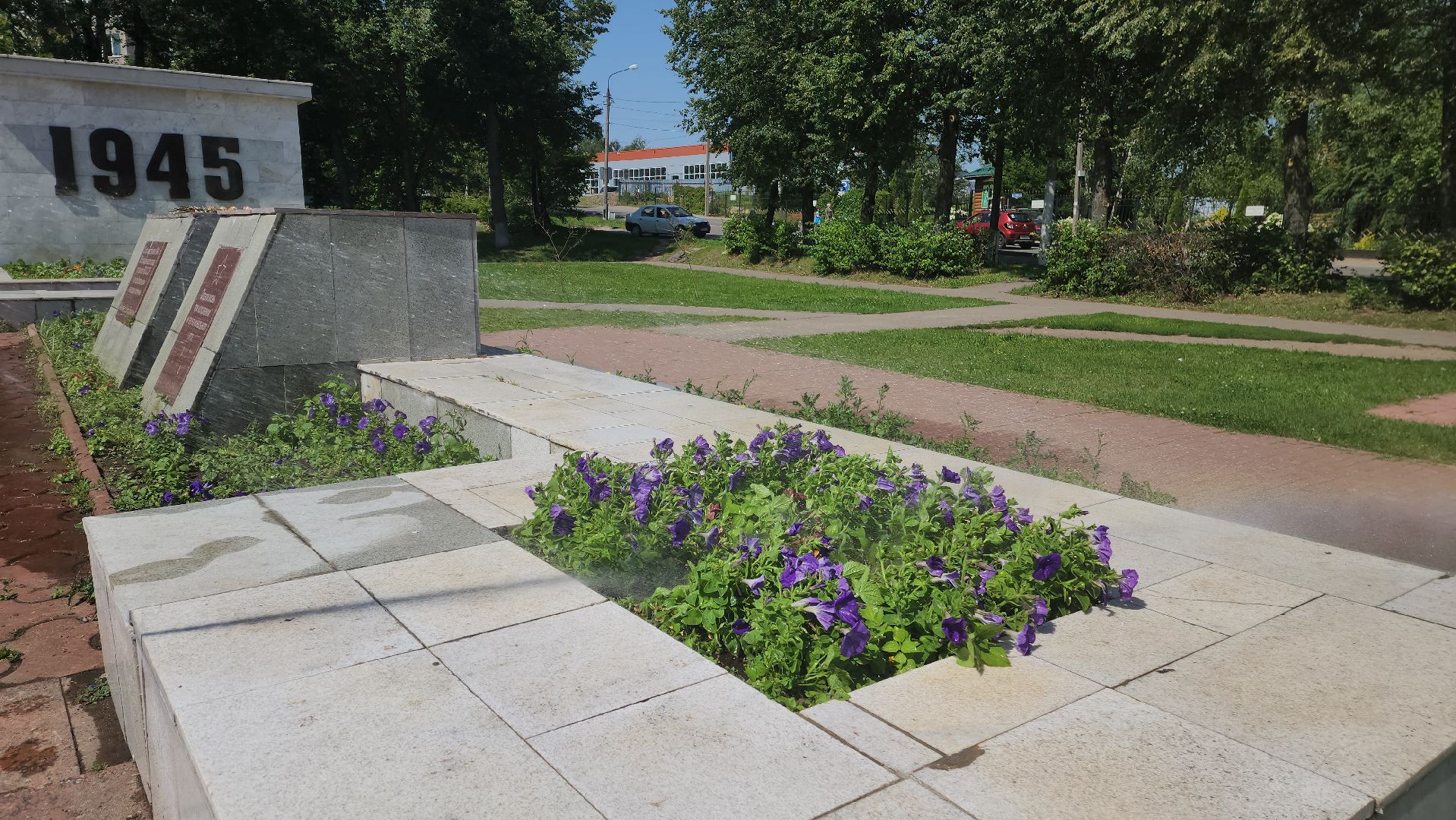 красноармейск, городской округ пушкинский, поливальная машина, жара, клумбы,