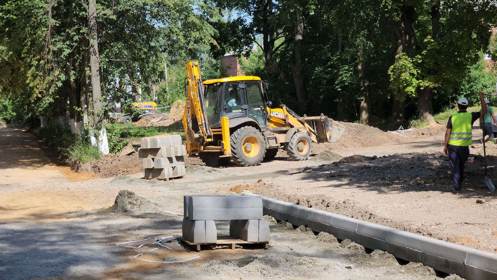кашира, благоустройство, дворы, парковка автомобилей, теплотрасса, асфальтирование дворов,