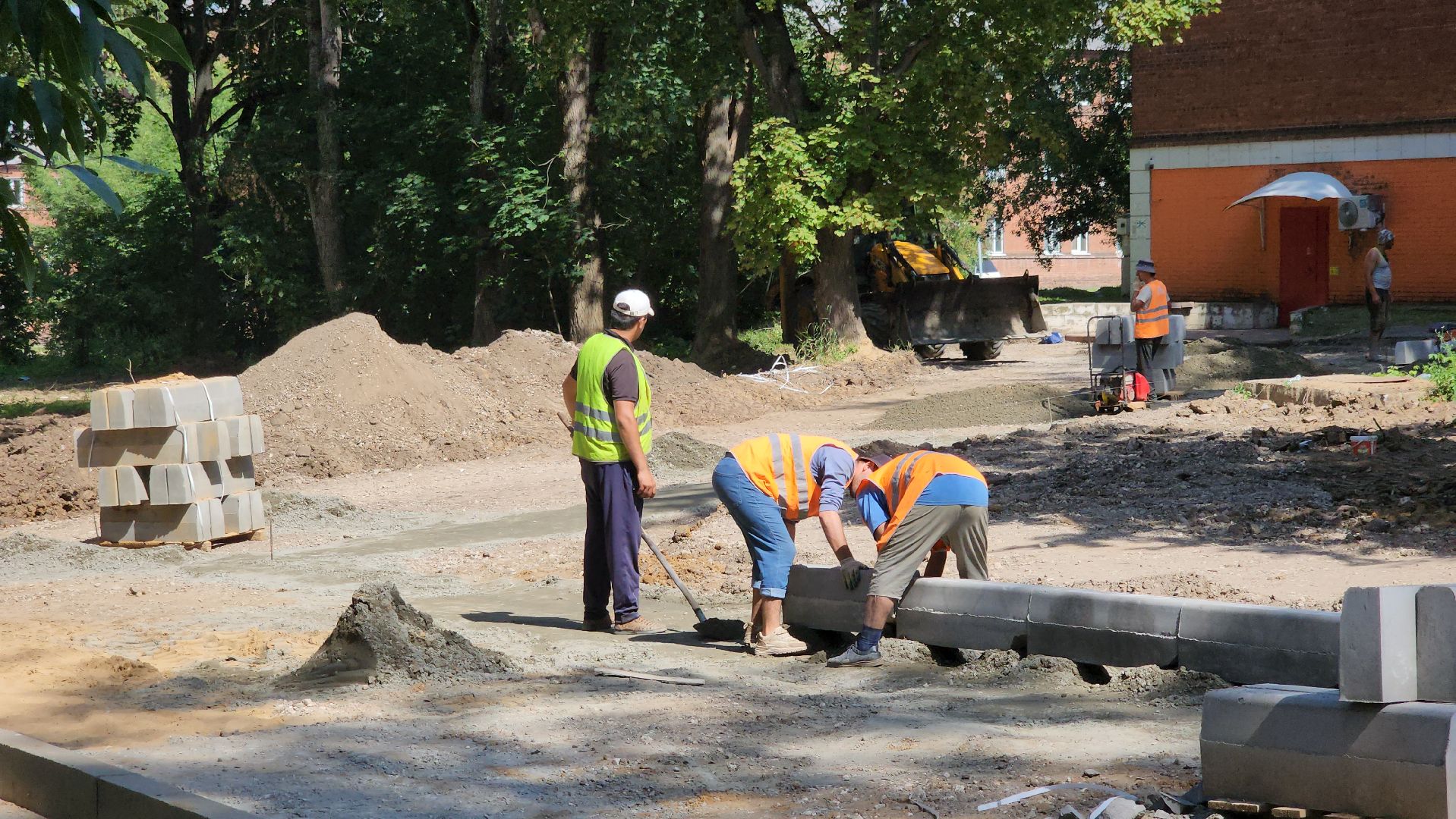 кашира, благоустройство, дворы, парковка автомобилей, теплотрасса, асфальтирование дворов,