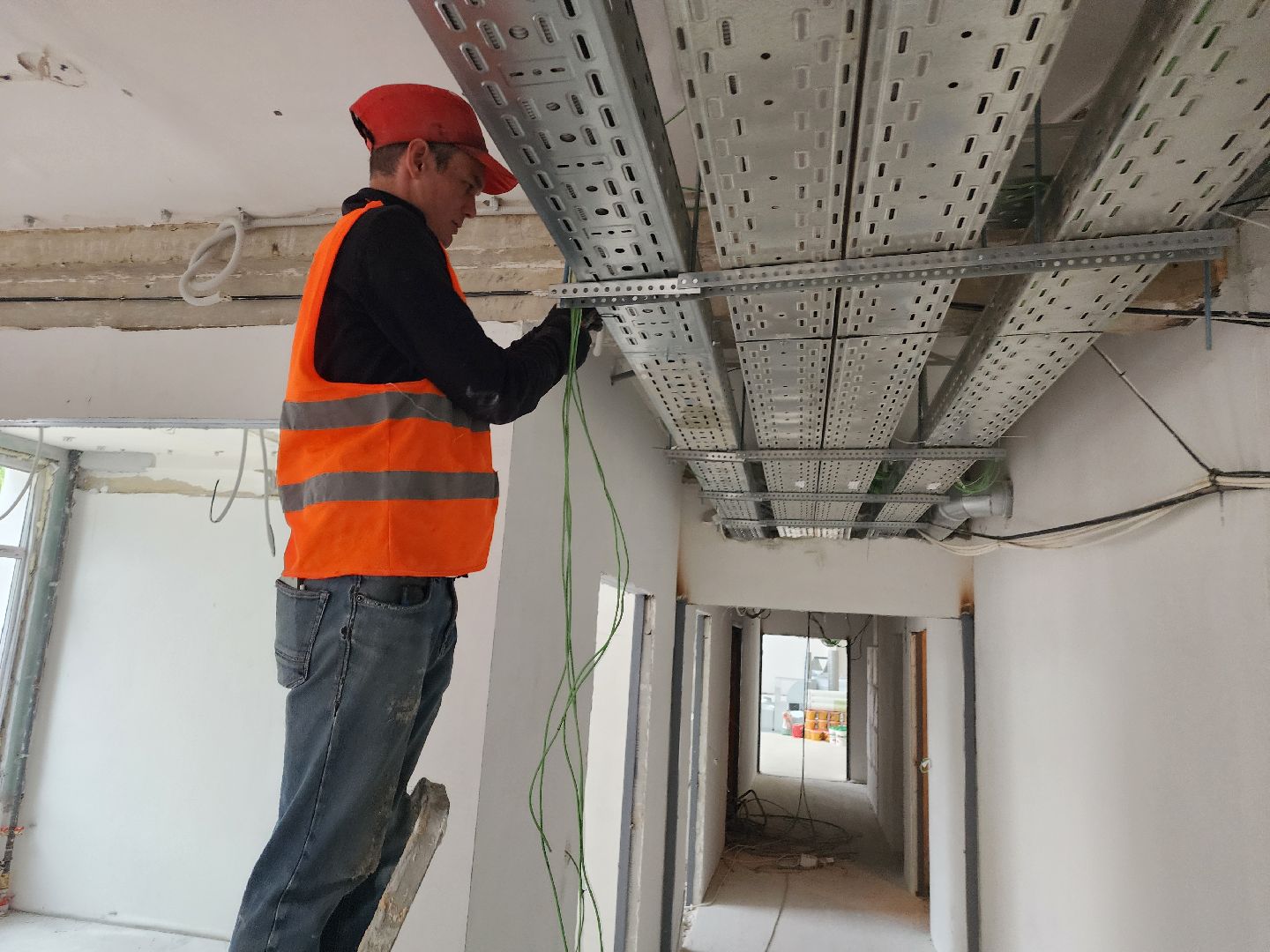 серпухов, улица советская, школа 9, гардероб для учителей, капитальный ремонт школы,