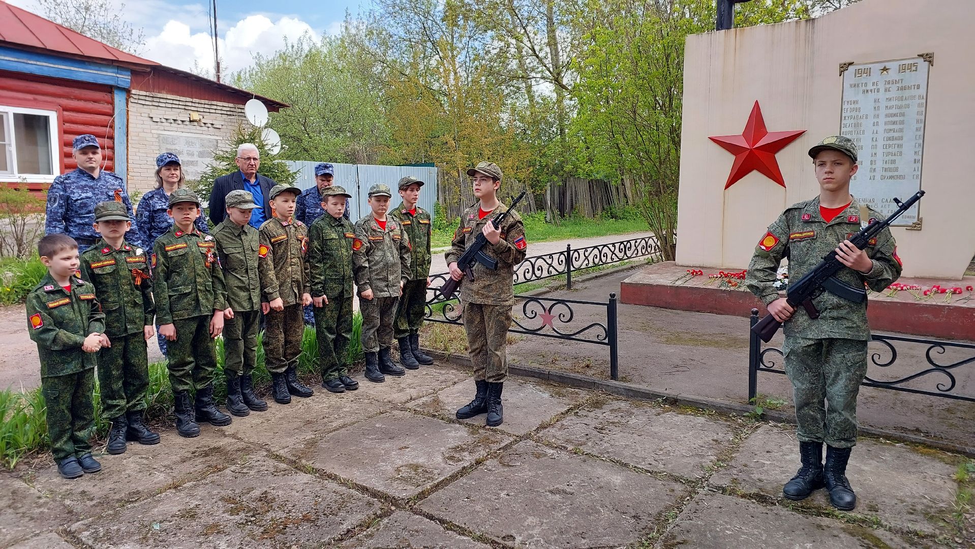 день победы, серпухов, встреча поколений, ветераны, молодежь, памятник, вов,