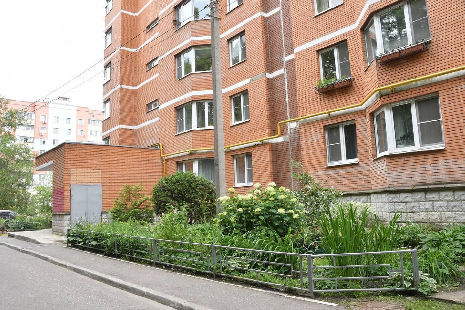 благоустройство территории,   власиха березка, микрорайон березка, микрорайон березка власиха, цветники в березке,