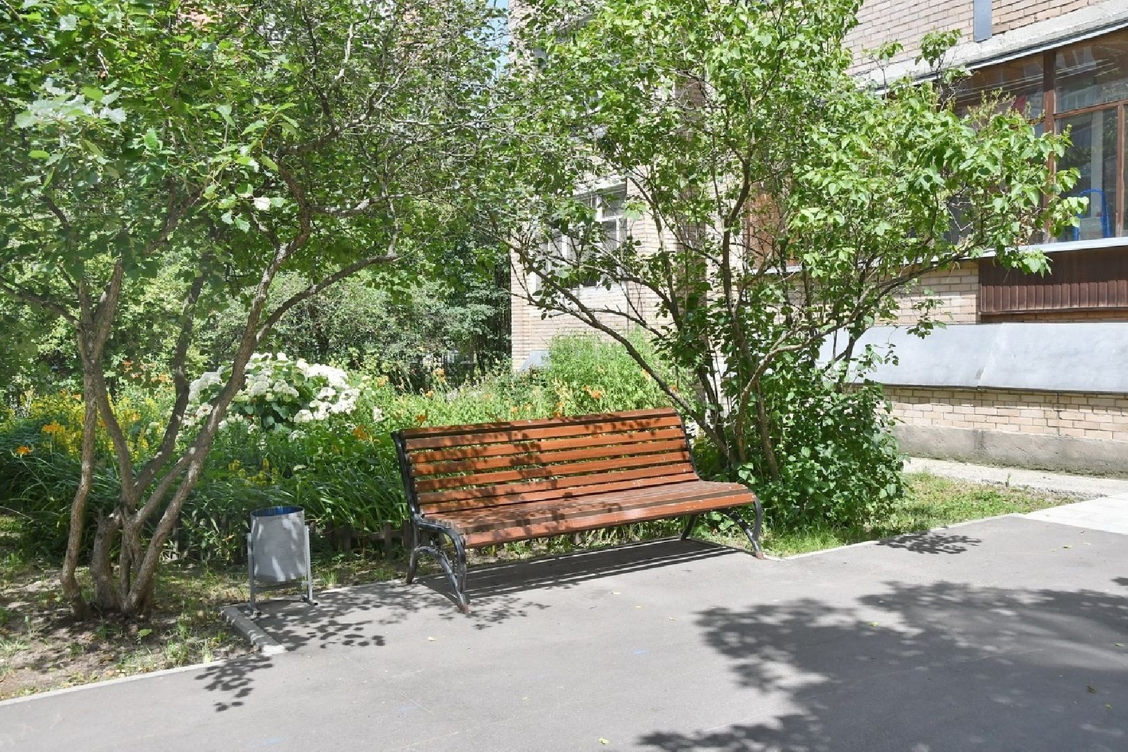 благоустройство территории,   власиха березка, микрорайон березка, микрорайон березка власиха, цветники в березке,