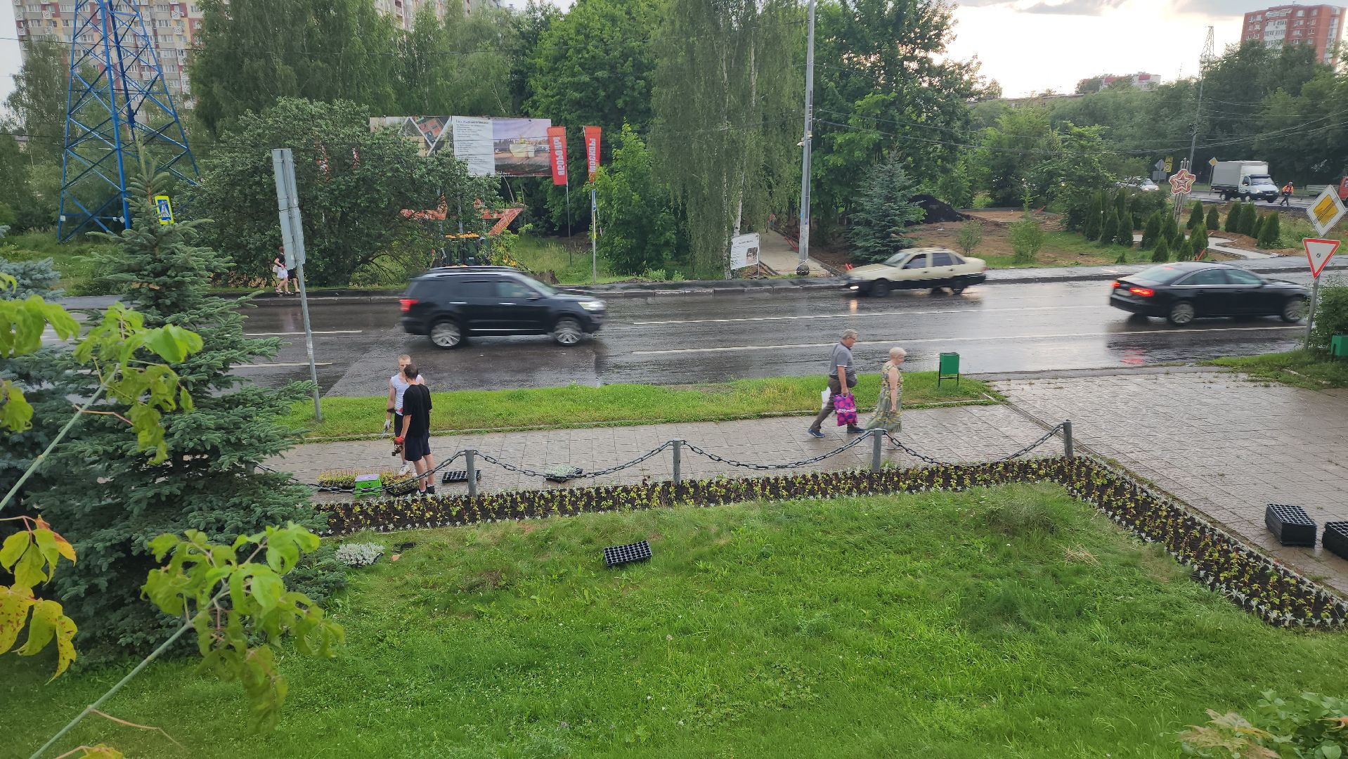 Озеленение , Высадка растений , однолетние цветы, Мемориал , Лобня,