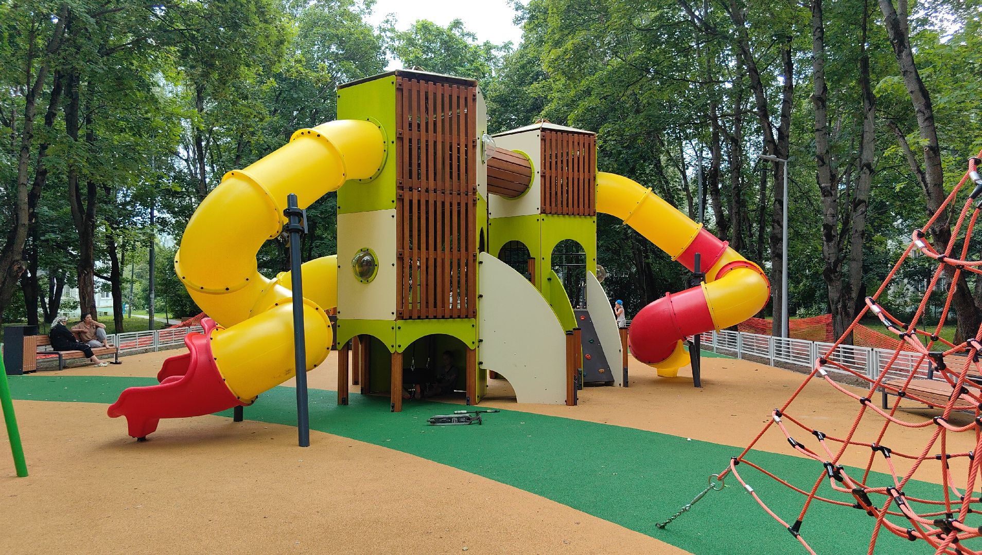 детская площадка, качели, песочница, лавочки,  безопасный регион,