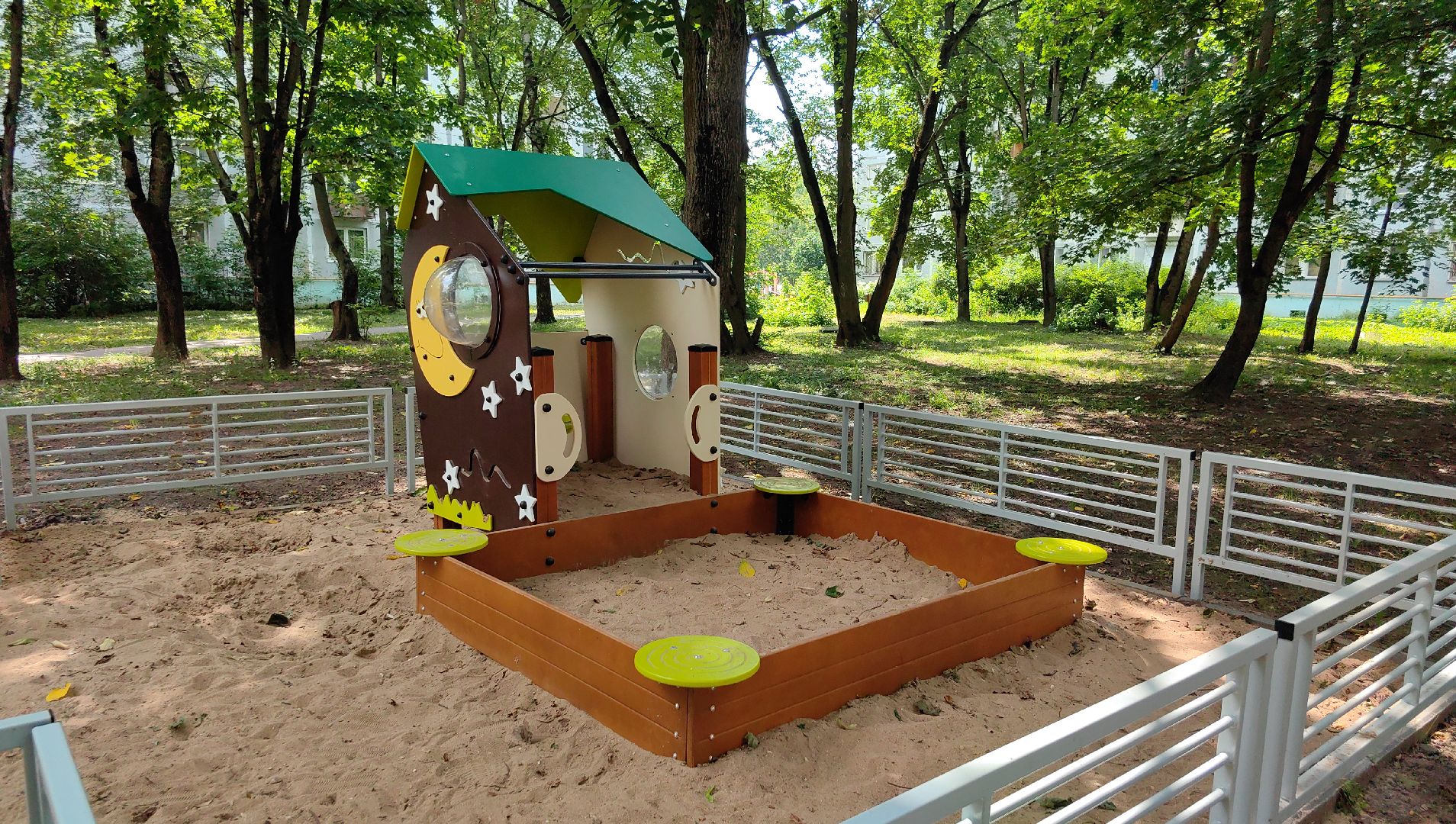 детская площадка, качели, песочница, лавочки,  безопасный регион,
