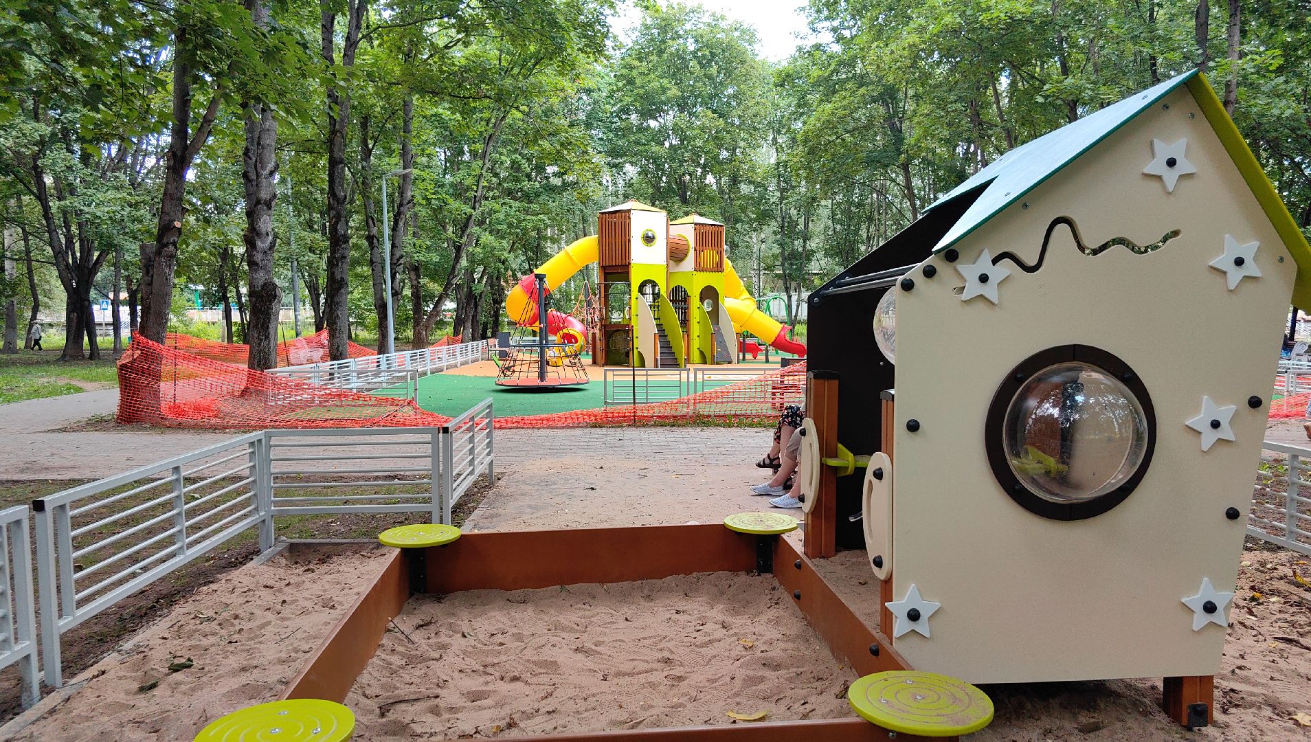 детская площадка, качели, песочница, лавочки,  безопасный регион,