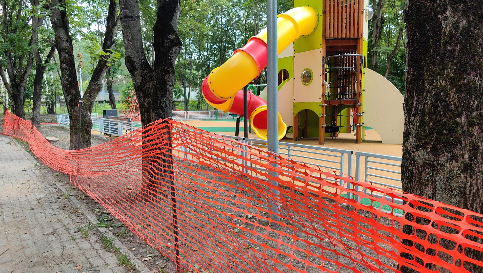 детская площадка, качели, песочница, лавочки,  безопасный регион,