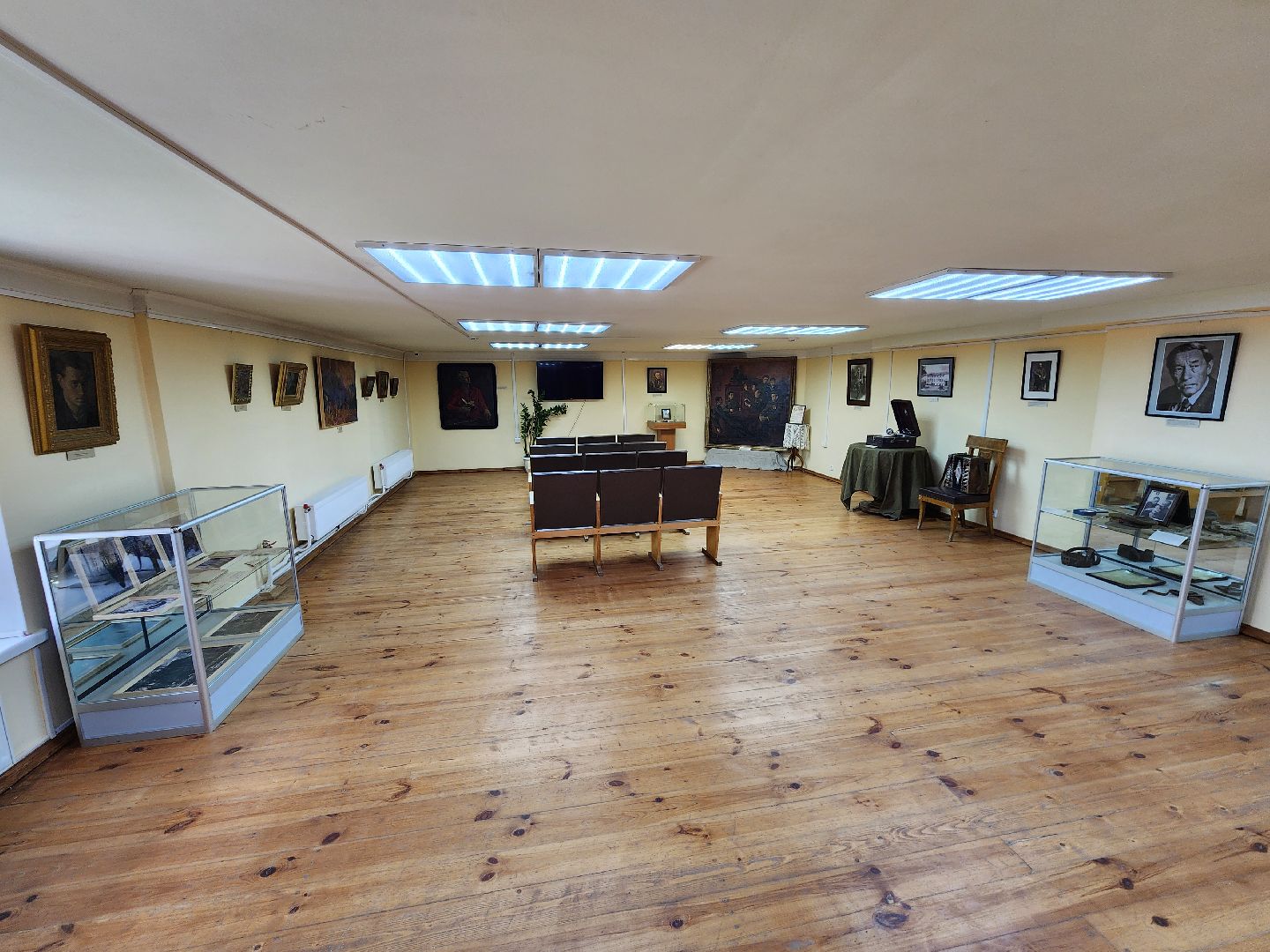 чехов, музей-усадьба лопасня-зачатьевское, выставка, пушкин - имя ратное, экспозиция, картины, рисунки, великая отечественная война,  80-летие победы, фотографии, письма, потомки пушкина, юрий авдеев,