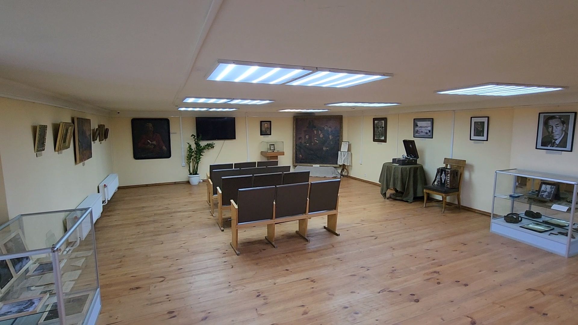 чехов, музей-усадьба лопасня-зачатьевское, выставка, пушкин - имя ратное, экспозиция, картины, рисунки, великая отечественная война,  80-летие победы, фотографии, письма, потомки пушкина, юрий авдеев,