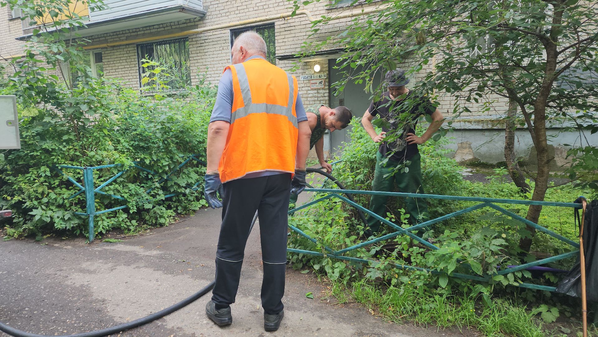 вертикалки, пушкино, засор канализации, засоры, ликвидация утечки, канализационные колодцы, канализационные сети,коммунальная служба,коммунальная техника,